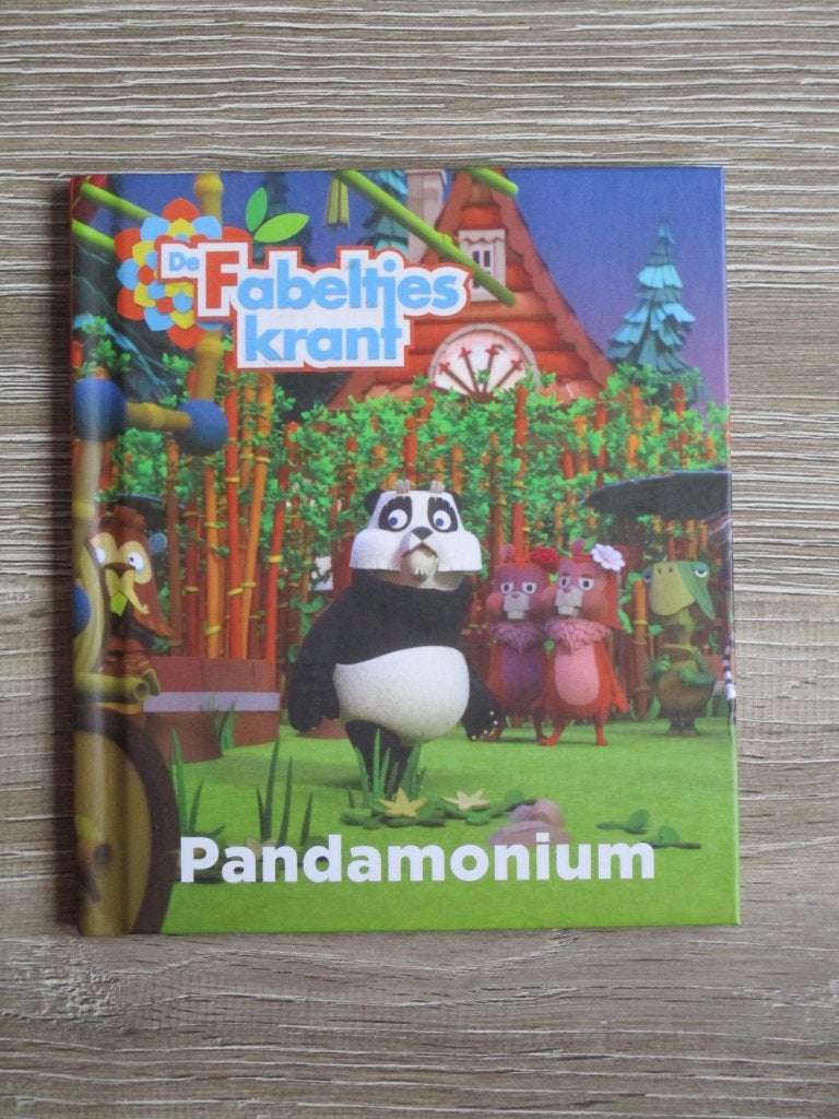 Pandamonium - De fabeltjeskrant - Sandy Volckaert, Boeken, Ophalen of Verzenden, Gelezen, Fictie algemeen