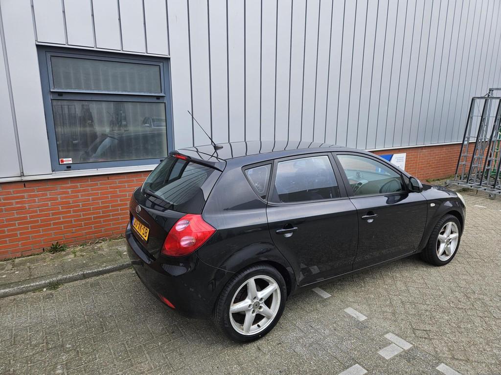 Kia cee'd 1.4 X-tra, Auto's, Kia, Gebruikt, 4 cilinders, 1396 cc, Zwart