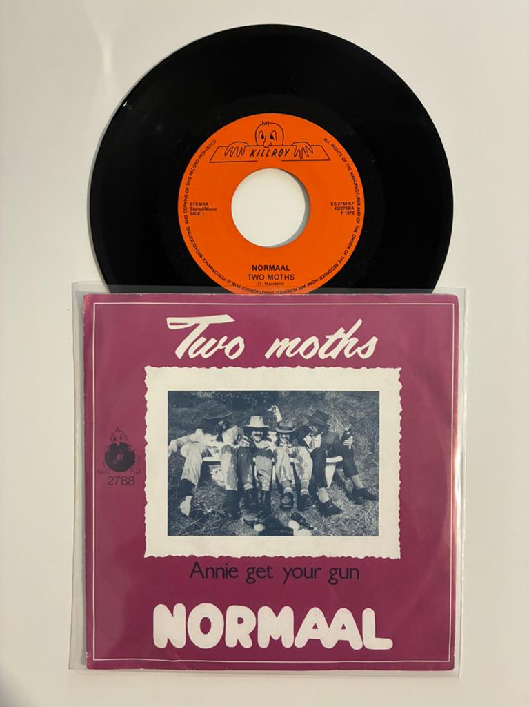 Normaal - Two moths / Annie get your gun, Cd's en Dvd's, Ophalen of Verzenden, 7 inch, Single