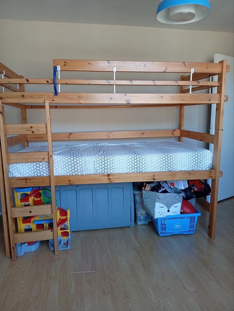 Bed, Huis en Inrichting, Slaapkamer | Stapelbedden en Hoogslapers, Ophalen of Verzenden, Zo goed als nieuw, Eenpersoons, Hoogslaper