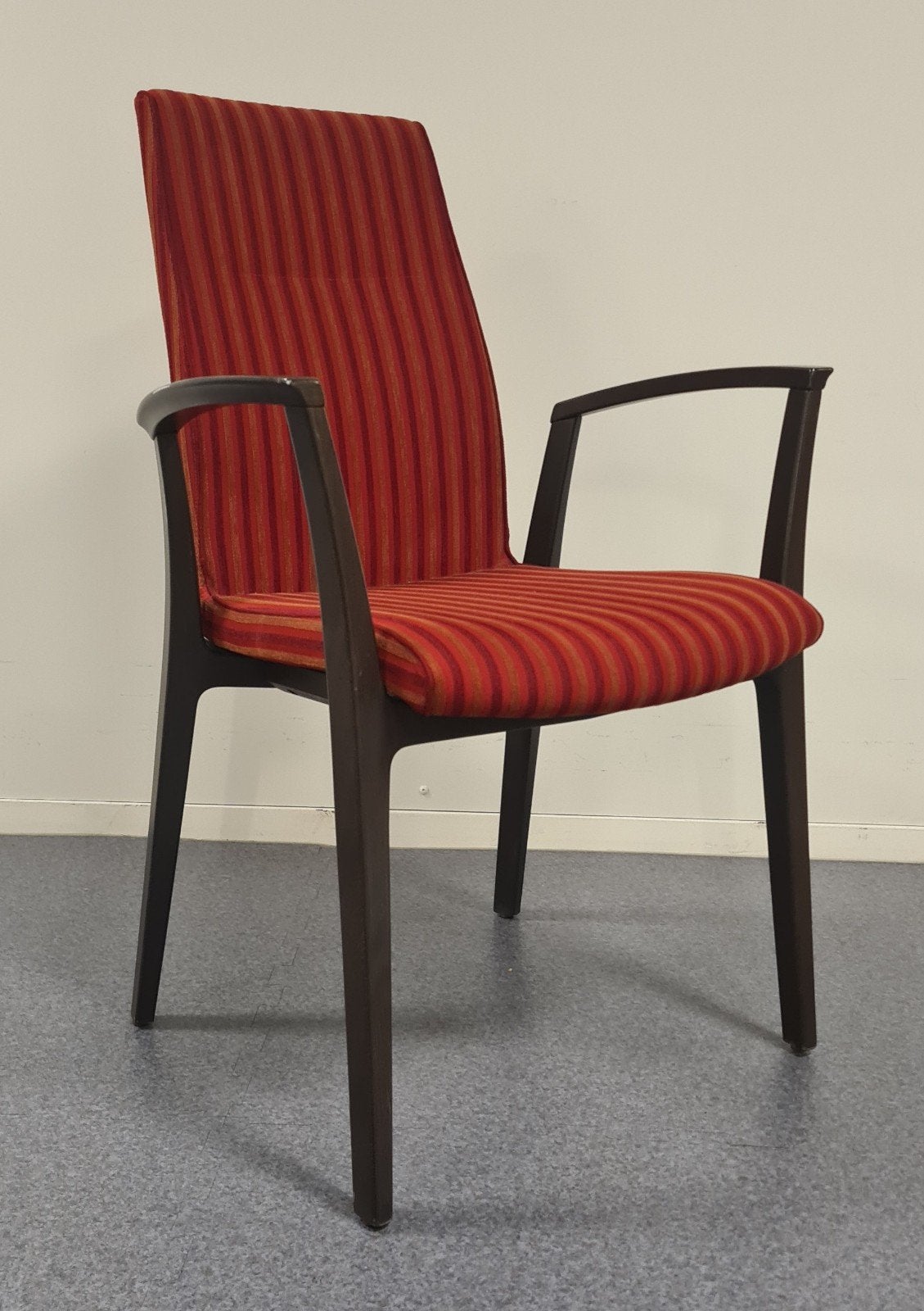 Twee comfortabele eetkamer stoelen met armleuningen - rood g, Ophalen, Hout, Gebruikt, Twee