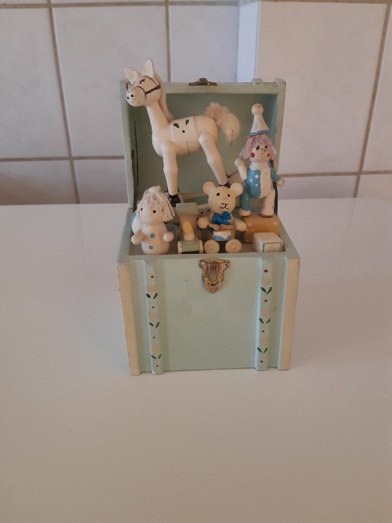 Vintage houten muziekdoosje / speelgoedkist, Antiek en Kunst, Curiosa en Brocante, Ophalen of Verzenden