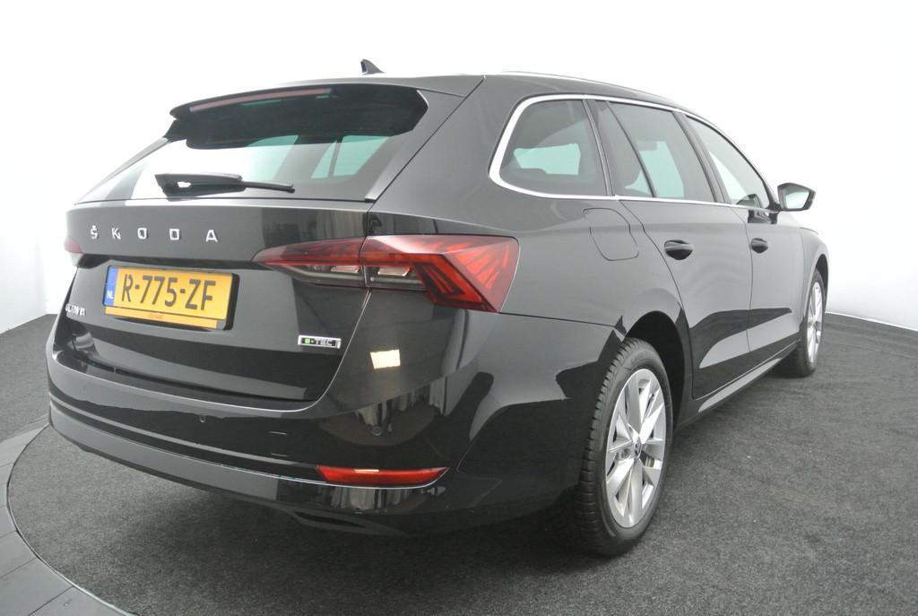 Skoda Octavia Combi 1.5 e-TSI 150pk DSG Business Edition Plu, Auto's, Skoda, Zwart, 1312 kg, Onderhoudsboekje, 1500 kg