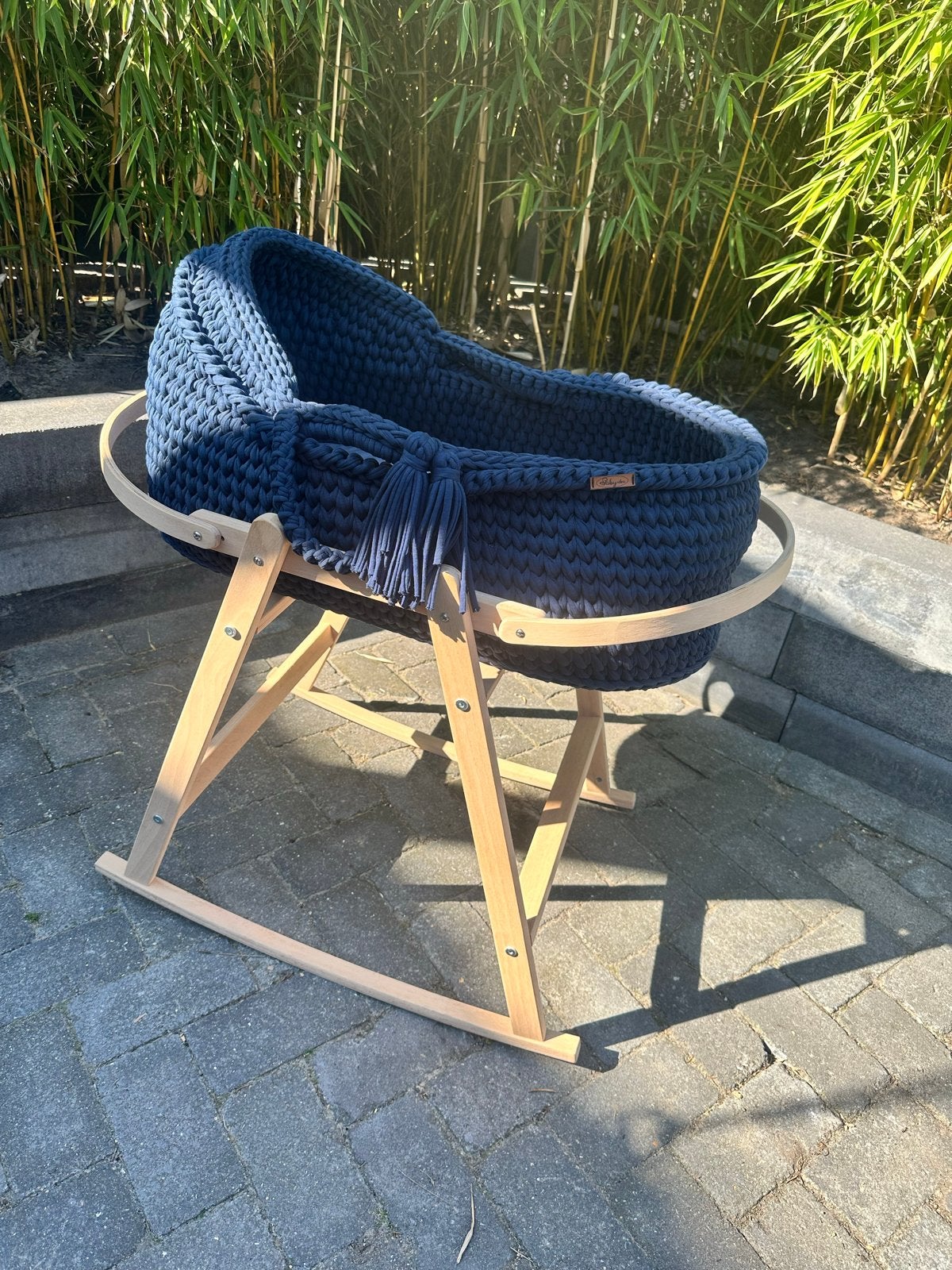 Mozes mand blauw gehaakt design met houten schommelstandaard, Ophalen, Zo goed als nieuw, Wieg