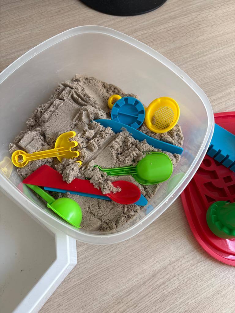 Kinetisch zand met vormpjes en bak, Ophalen, Gebruikt