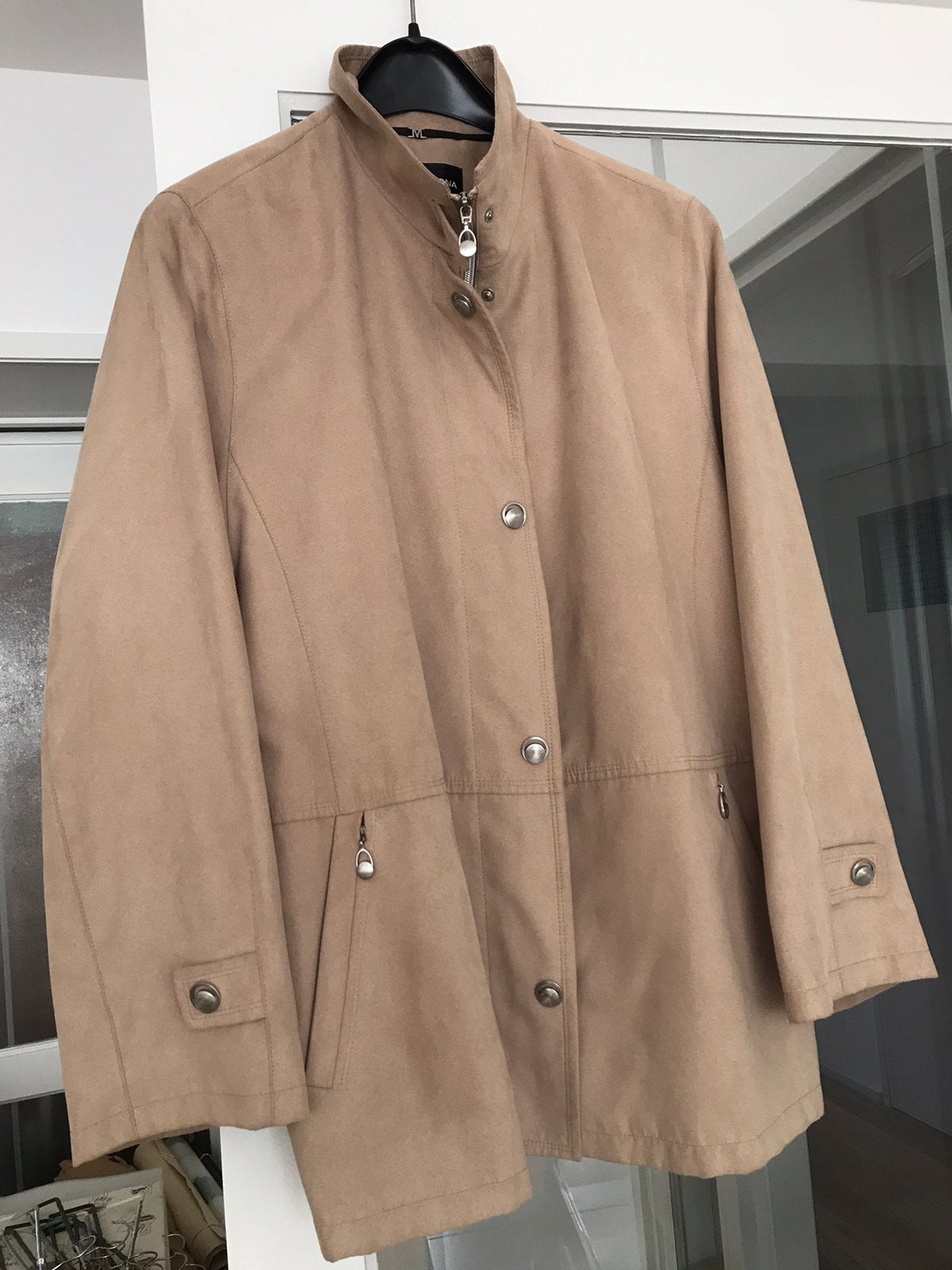 Korte jas beige met rits marcona maat 42 nieuwstaat, Ophalen of Verzenden, Zo goed als nieuw, Maat 42/44 (L), Beige