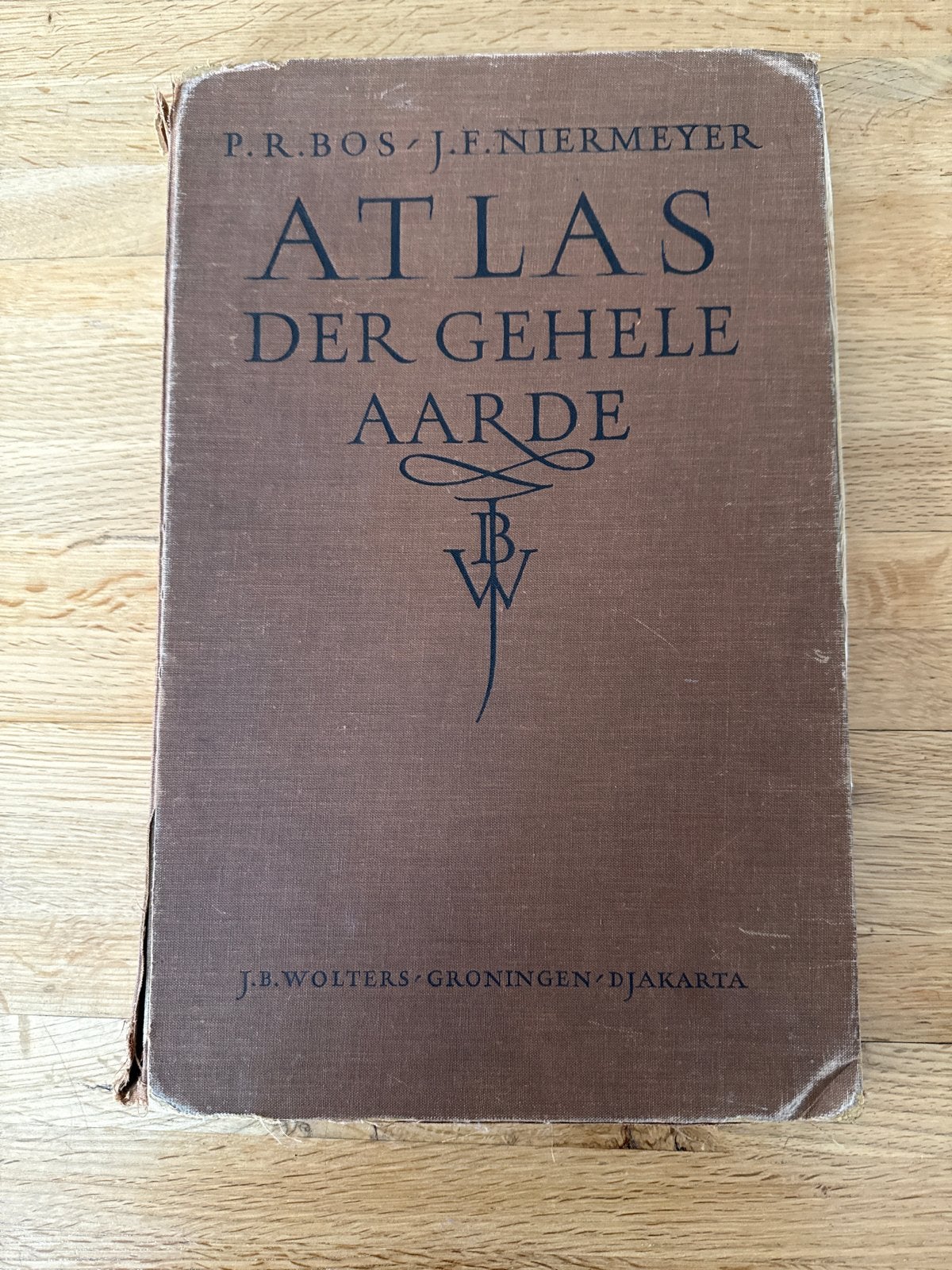 Bos-Niermeyer Schoolatlas der Gehele Aarde 1951, Boeken, Atlassen en Landkaarten, Gelezen, Bosatlas, 2000 tot heden, Ophalen of Verzenden