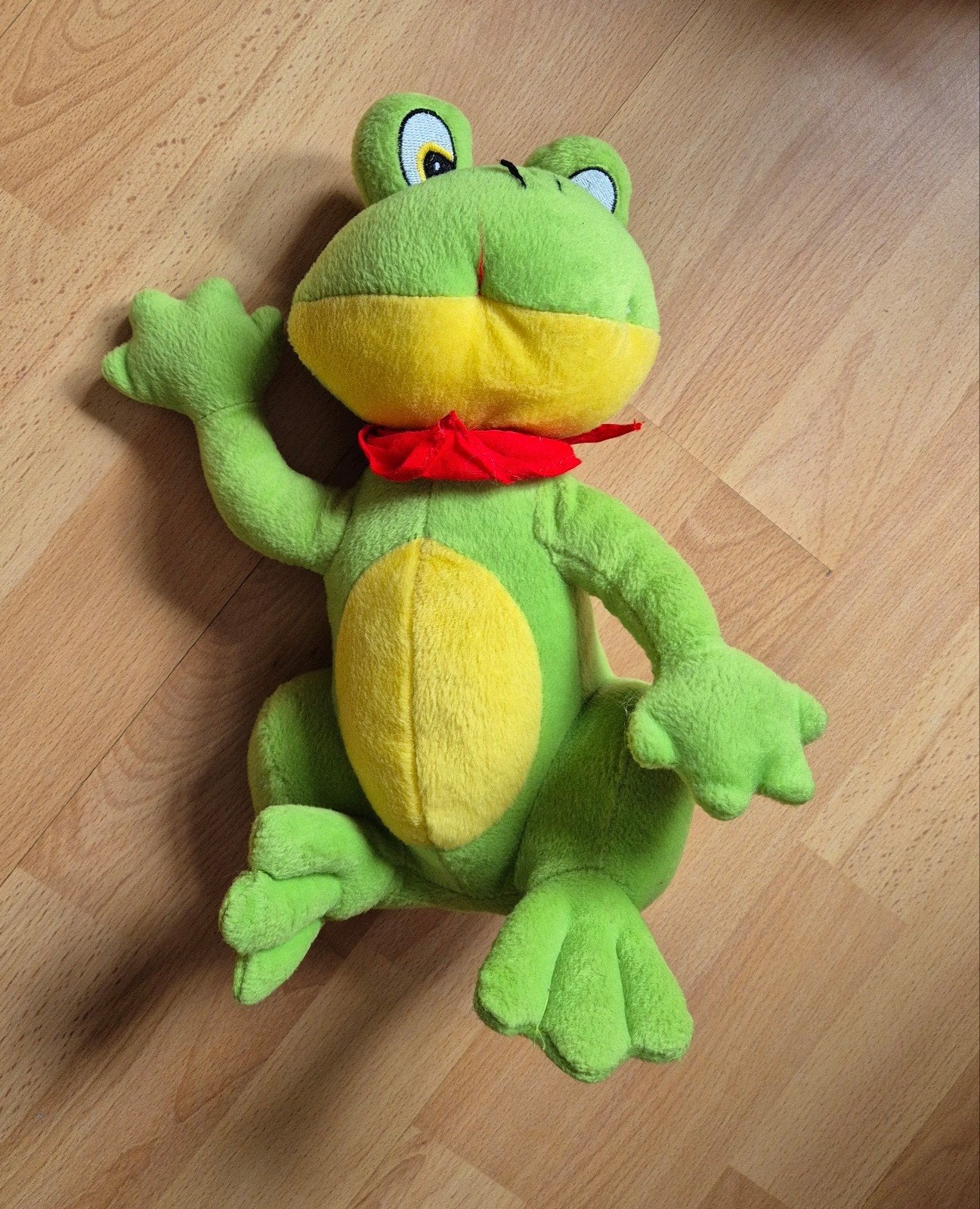 Schattige groene kikker knuffel Coecktoy met rood sjaaltj, Kikker, Groen, Overige merken, Ophalen of Verzenden