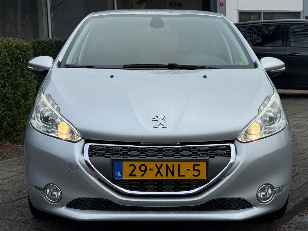 Peugeot 208 1.4 VTi Griffe - ZWART LEDER - XENON - VOLLEDIG, Auto's, Peugeot, Voorwielaandrijving, Euro 5, Parkeersensor, Zwart