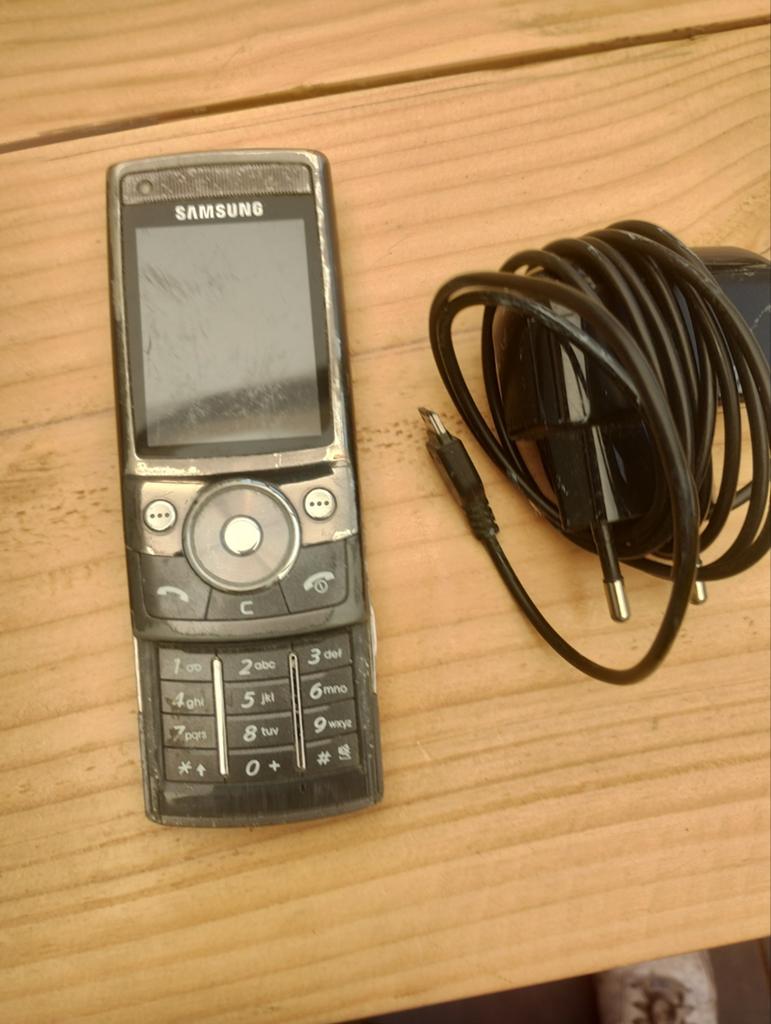 Samsung schuiftelefoon met oplader - Gebruikt, Gebruikt, Overige modellen, Zwart, Overige systemen