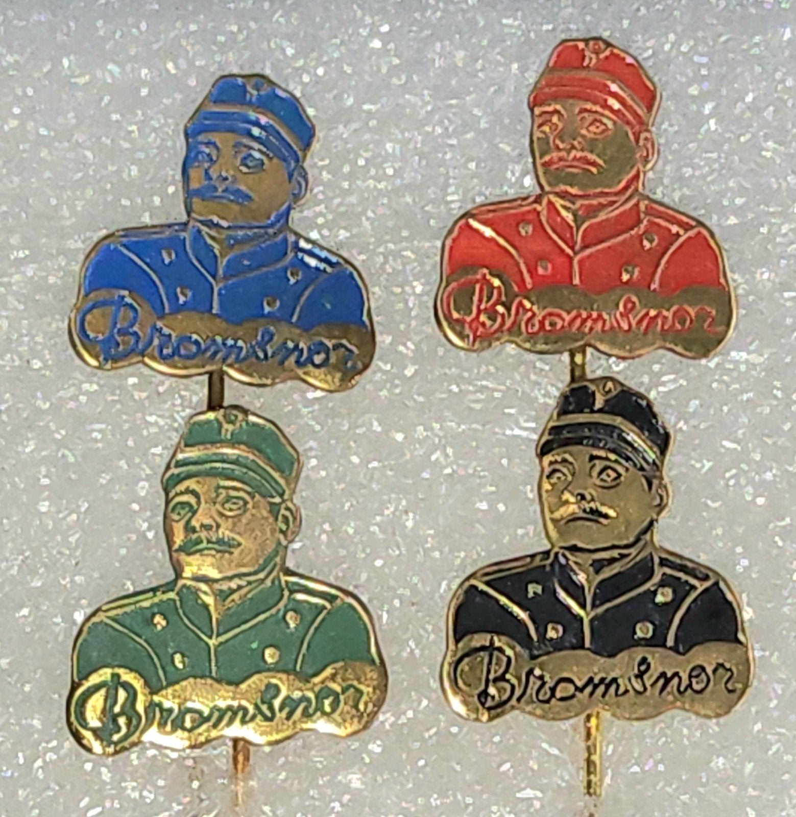 4 Speldjes Bromsnor (Swiebertje) - Vintage Collectie, Verzamelen, Speldjes, Pins en Buttons, Ophalen of Verzenden, Gebruikt, Figuurtje