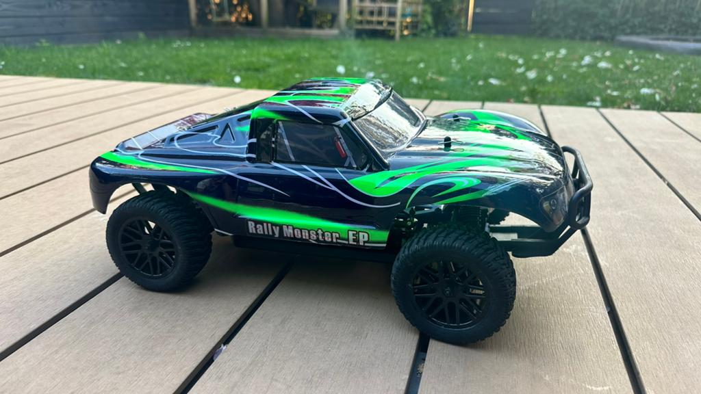 Zo goed als nieuwe Himoto 1:10 afstand bestuurbare auto!, Hobby en Vrije tijd, Modelbouw | Radiografisch | Auto's, Elektro, Auto offroad