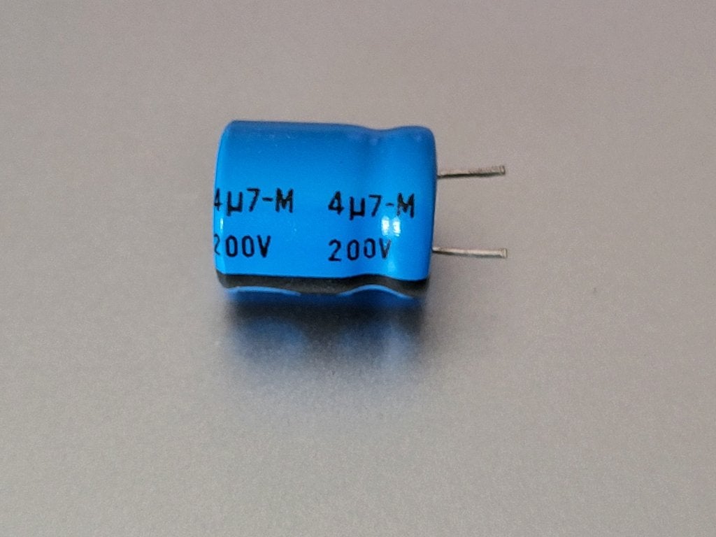 10x non solid aluminium electrolytic capacitor 4,7uF/200V, Ophalen of Verzenden, Nieuw