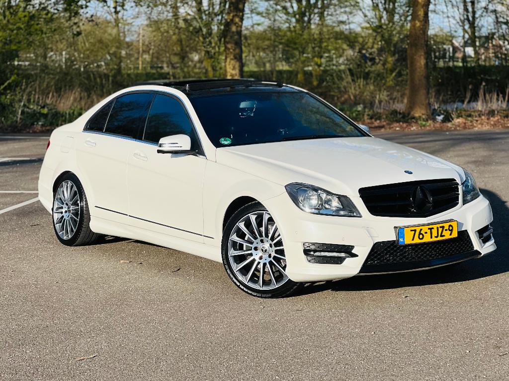 Mercedes C180 Luxe Uitvoering | Panodak | Stoelverwarming, Auto's, Mercedes-Benz, Automaat, 1800 kg, Zwart, Wit