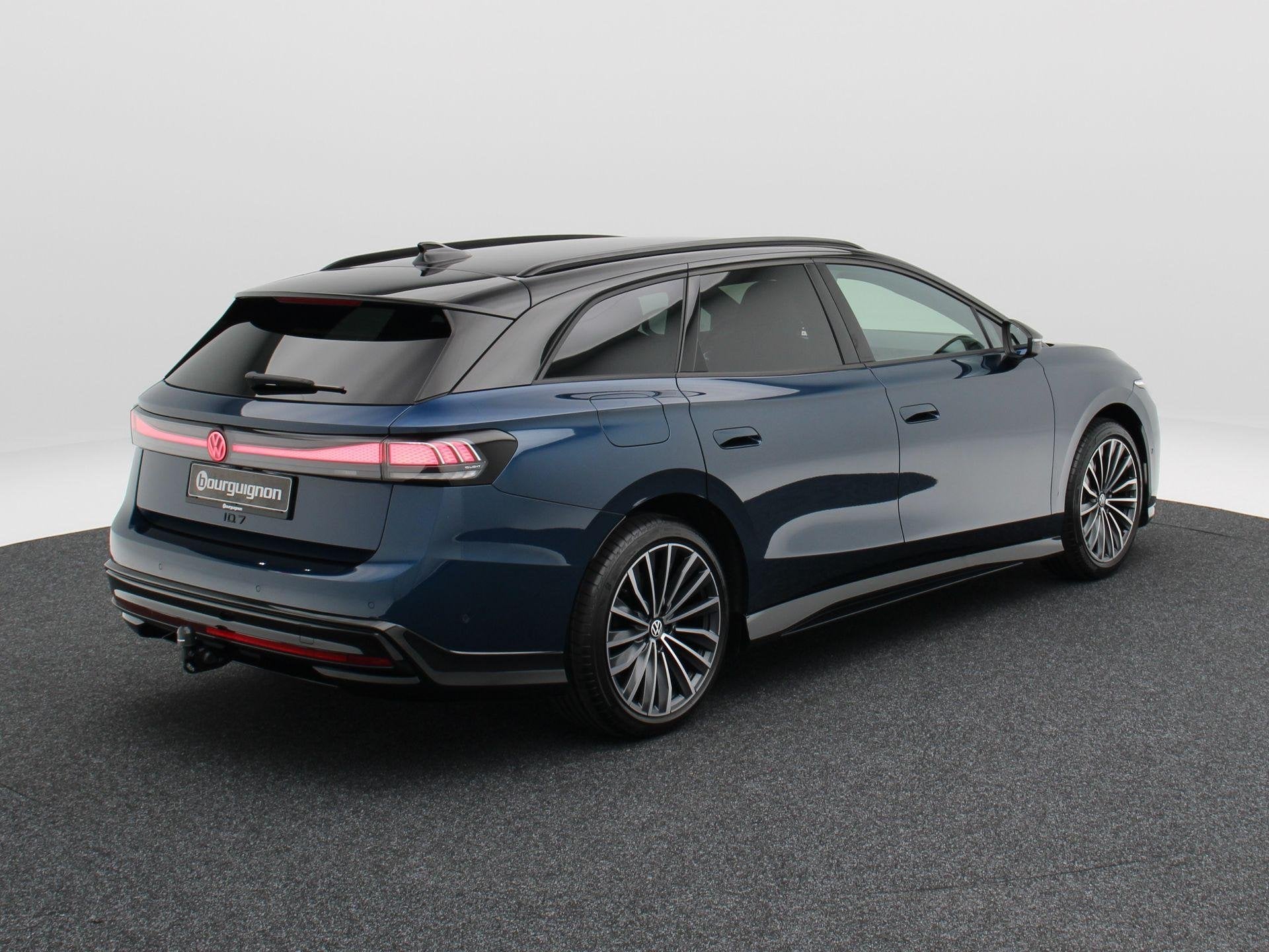 Volkswagen ID.7 Limited Edition Plus 59 kWh 204 PK | Trekhaa, Achterwielaandrijving, Zwart, Blauw, 1972 kg