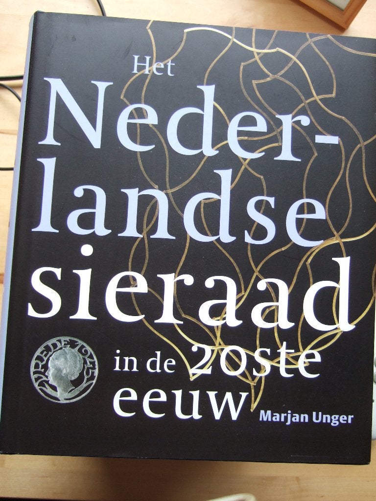 Het Nederlandse Sieraad in de 20ste Eeuw - M. Unger, Ophalen, Zo goed als nieuw, Marjan Unger, Overige onderwerpen