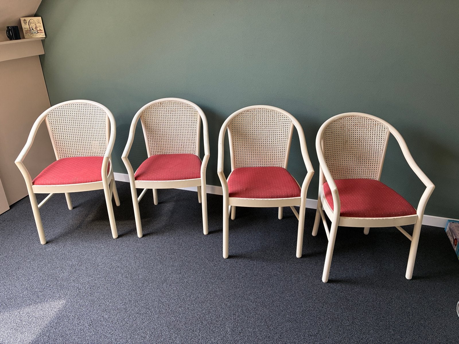 Set van 4 stoelen met rotan rugleuning en rode zitting, Ophalen, Gebruikt, Vier, Rood