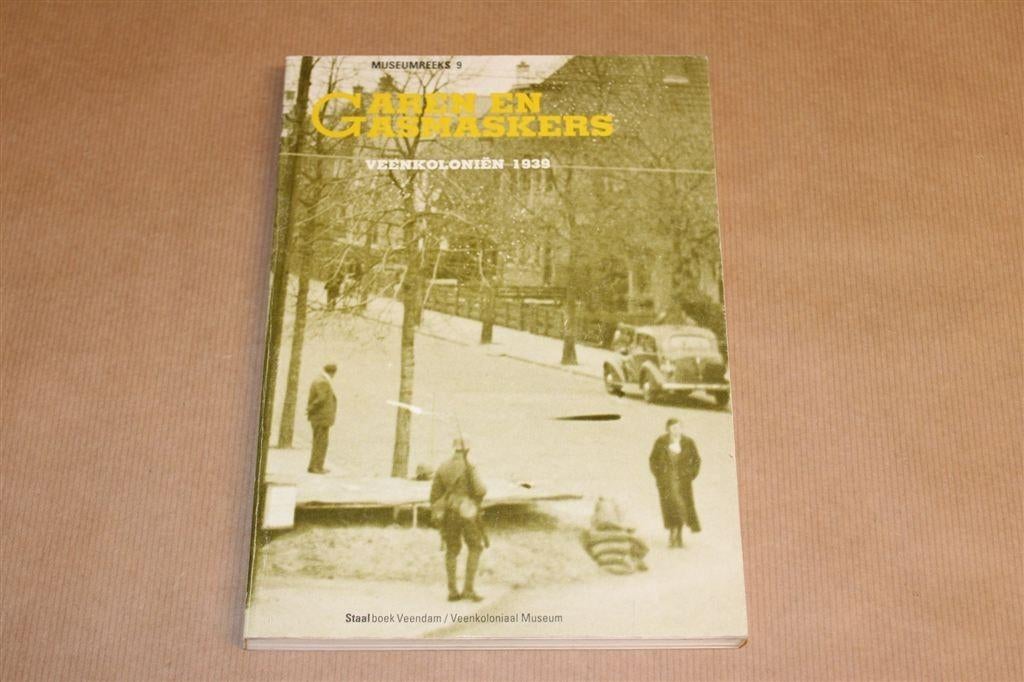 Garen & Gasmaskers [1939] — Veenkoloniën, Boeken, Geschiedenis | Stad en Regio, Ophalen of Verzenden, Gelezen
