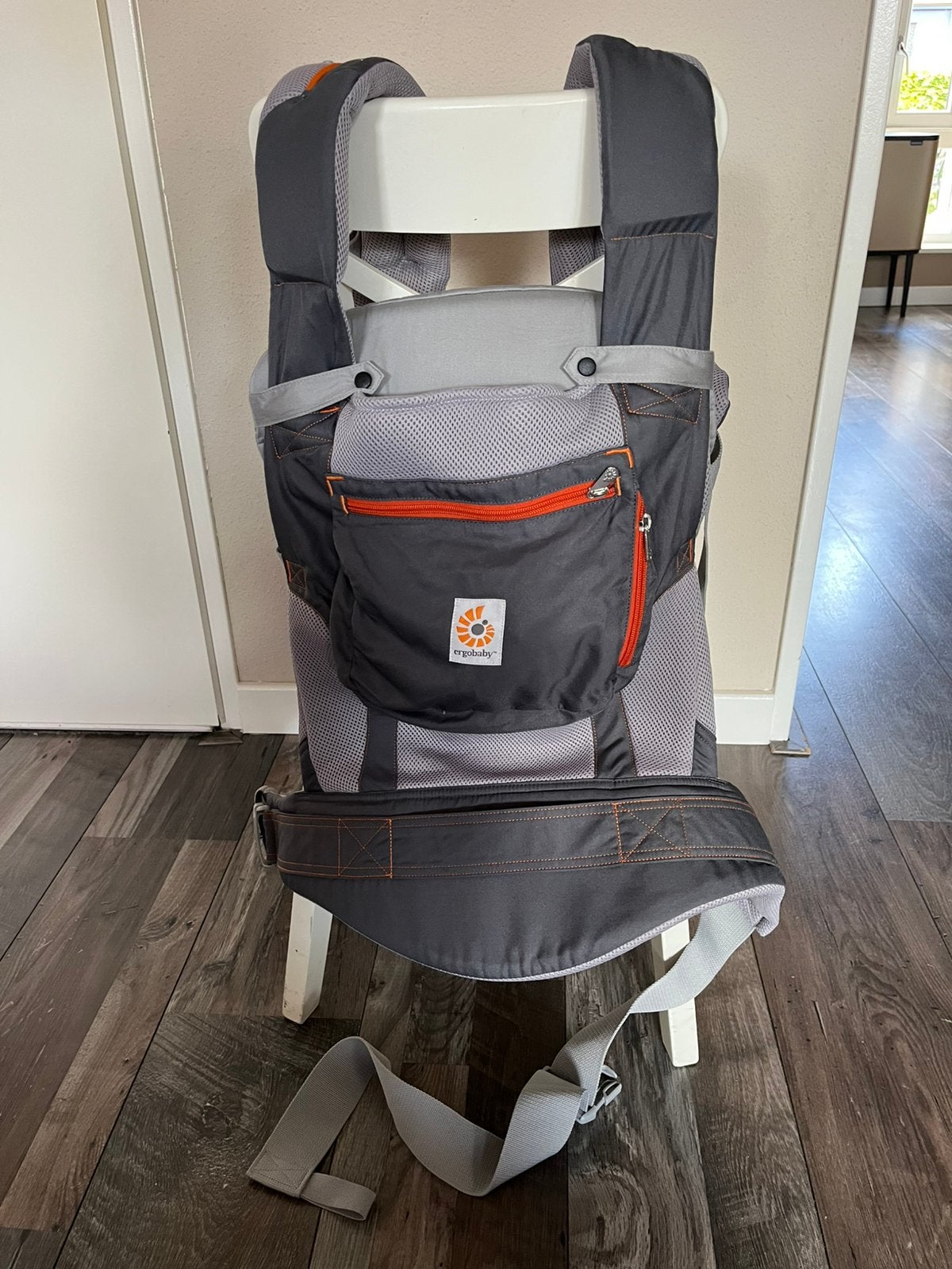 Ergobaby draagzak + zit verkleiner, Kinderen en Baby's, Babydragers en Draagdoeken, Buik of Rug, Zo goed als nieuw, Draagzak, Ophalen