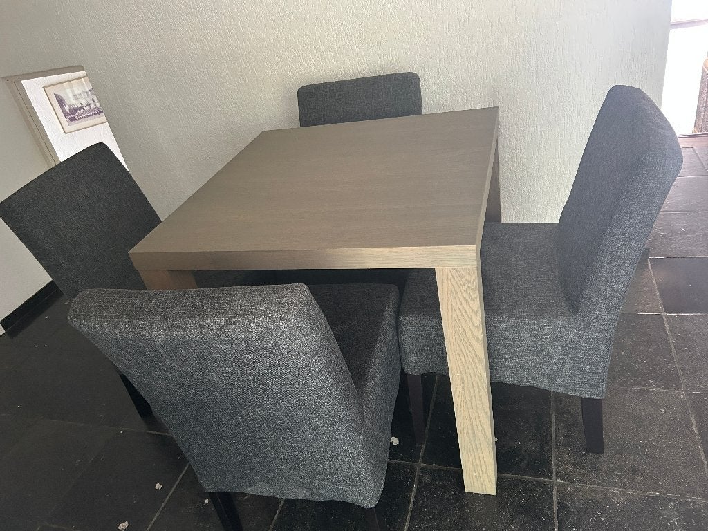 Eikenkleurige eettafel met 4 stoelen (zo goed als nieuw), Huis en Inrichting, Ophalen, 50 tot 100 cm, Vierkant, 50 tot 100 cm