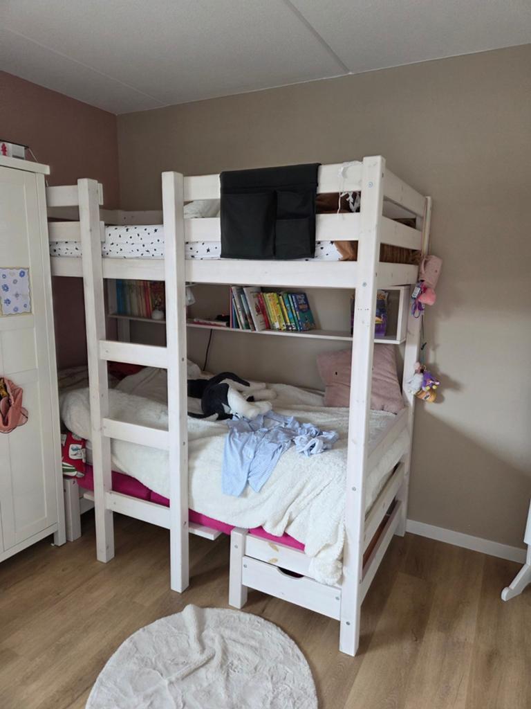 Whitewash houten stapelbed met zitje, boekenplank en laden, Ophalen, Gebruikt, 90 cm, 200 cm