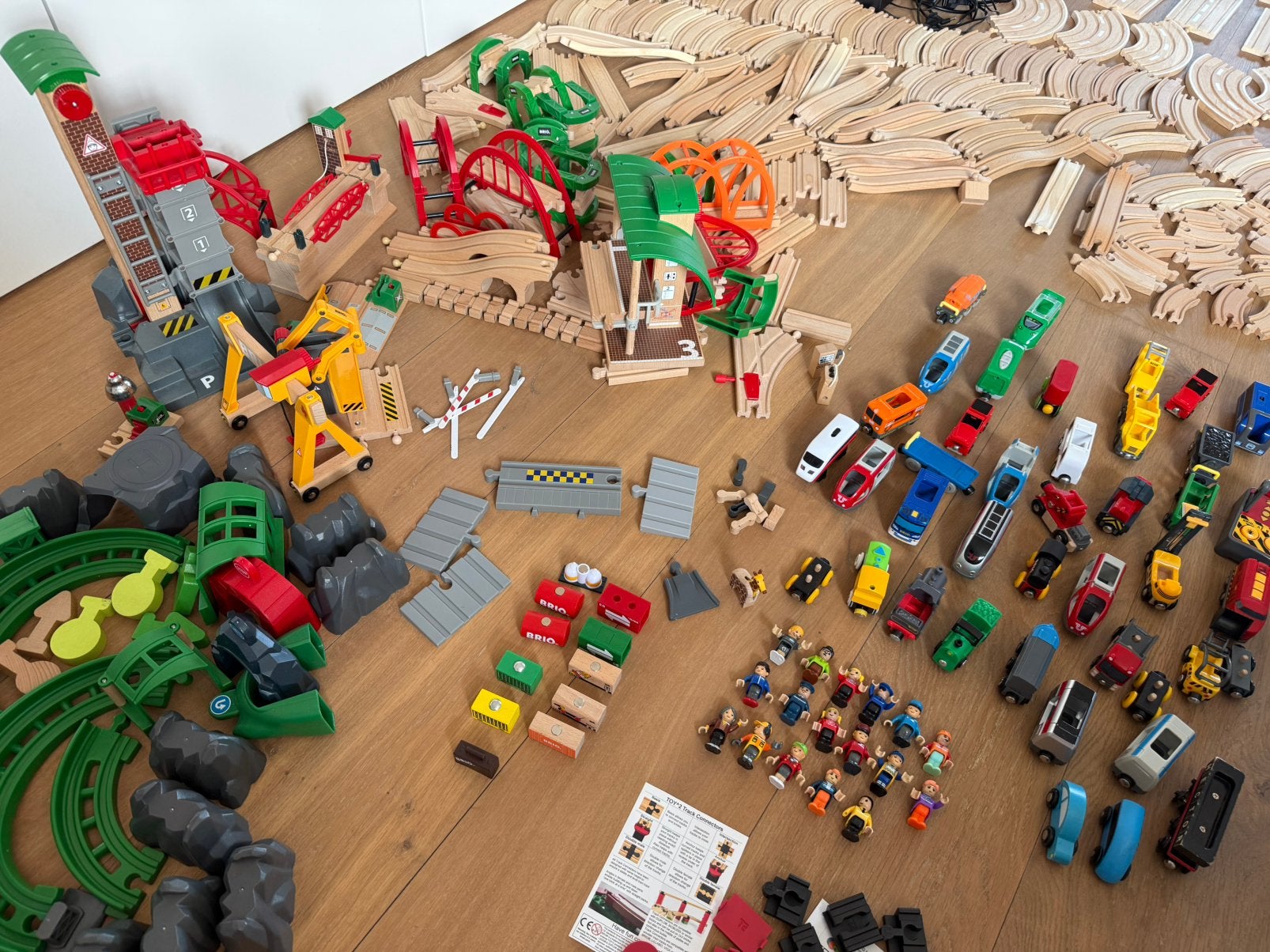 Brio (heel veel) met verschillende sets, trein, houten trein, Ophalen, Zo goed als nieuw