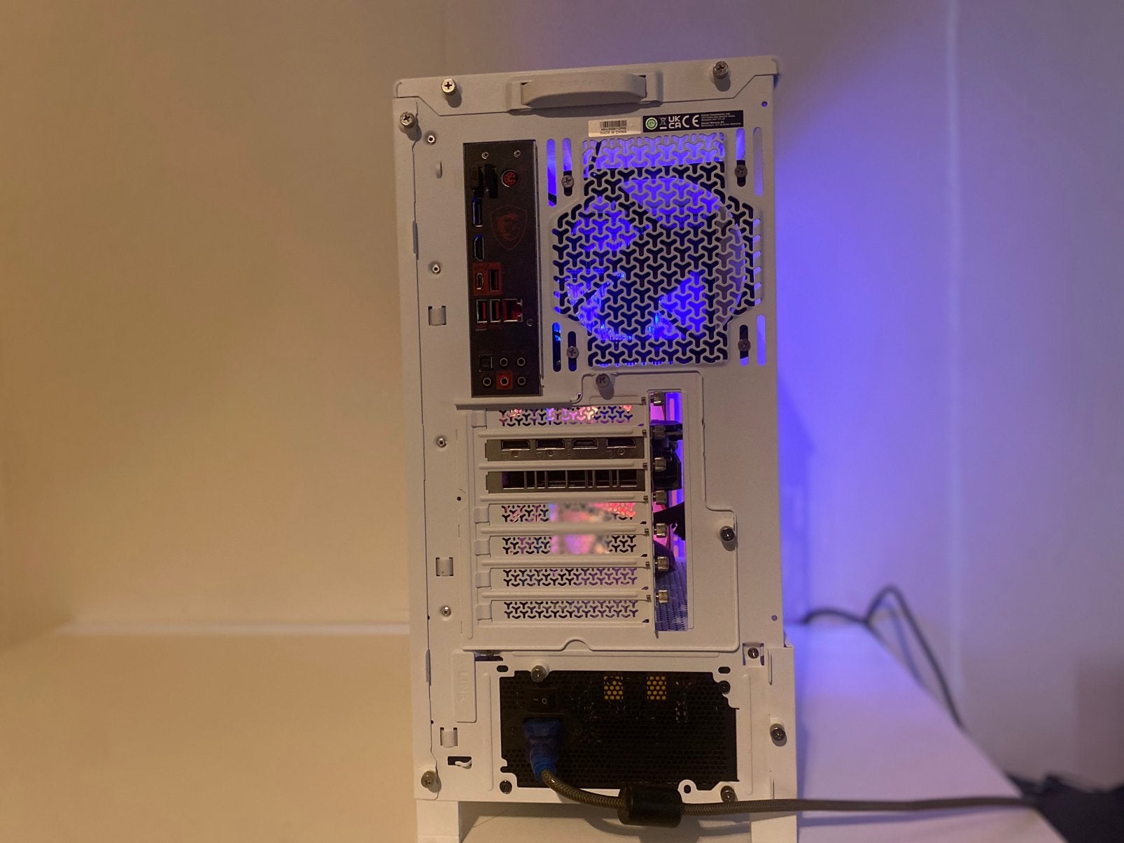 Foto 11 van Game PC - I5 9600K - Rtx 2060 Super - 32GB RGB Pro - 1TB SSD