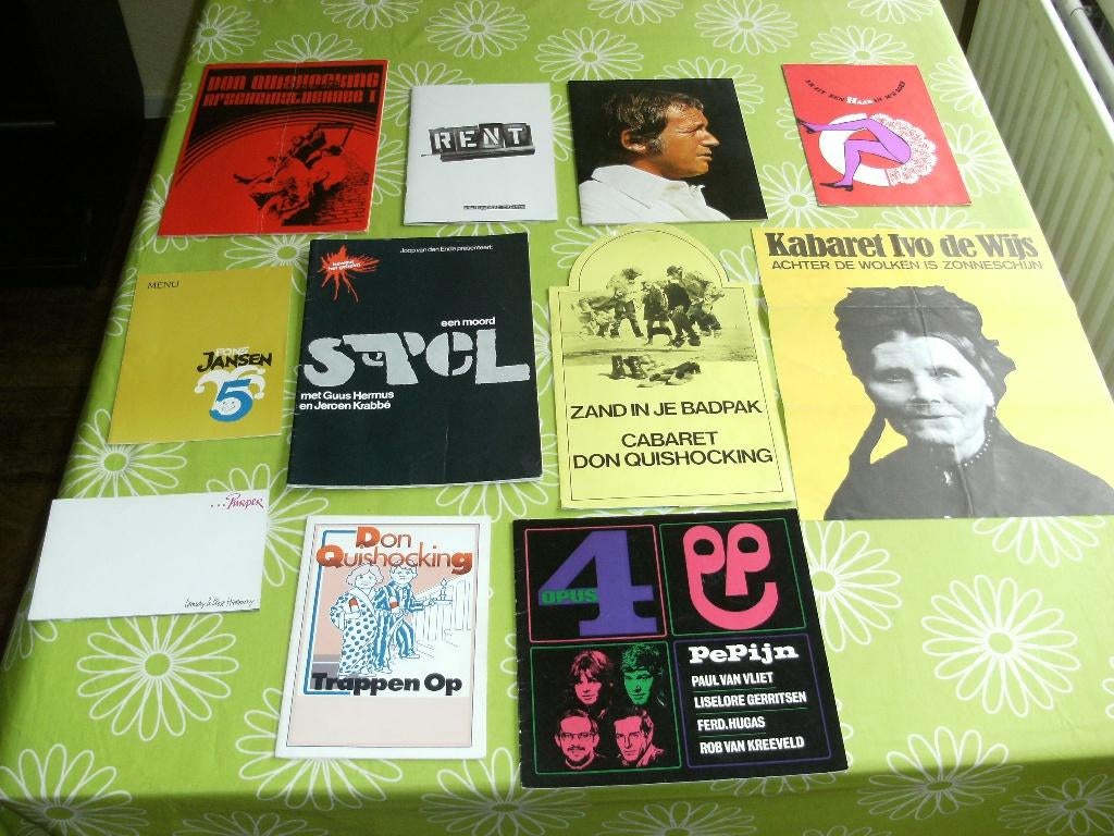Vintage theater programmaboekjes van veel artiesten (2), Ophalen of Verzenden, Gelezen, Toneel