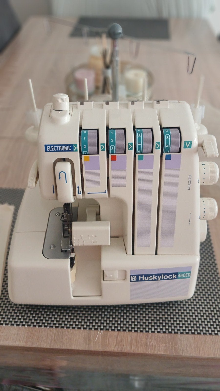Husqvarna HUSKYLOCK 460ED Lockmachine, Ophalen of Verzenden