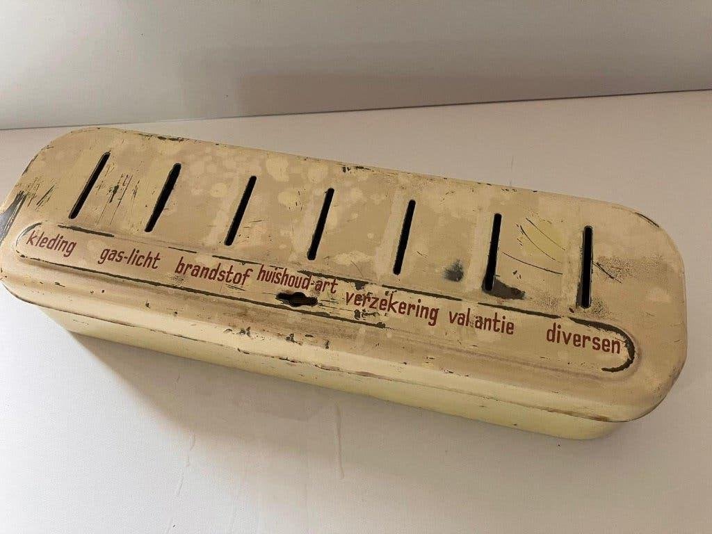 Vintage emaille spaarpot voor huishoudgeld, Ophalen of Verzenden, Gebruikt, Metaal of Blik, Overige thema's