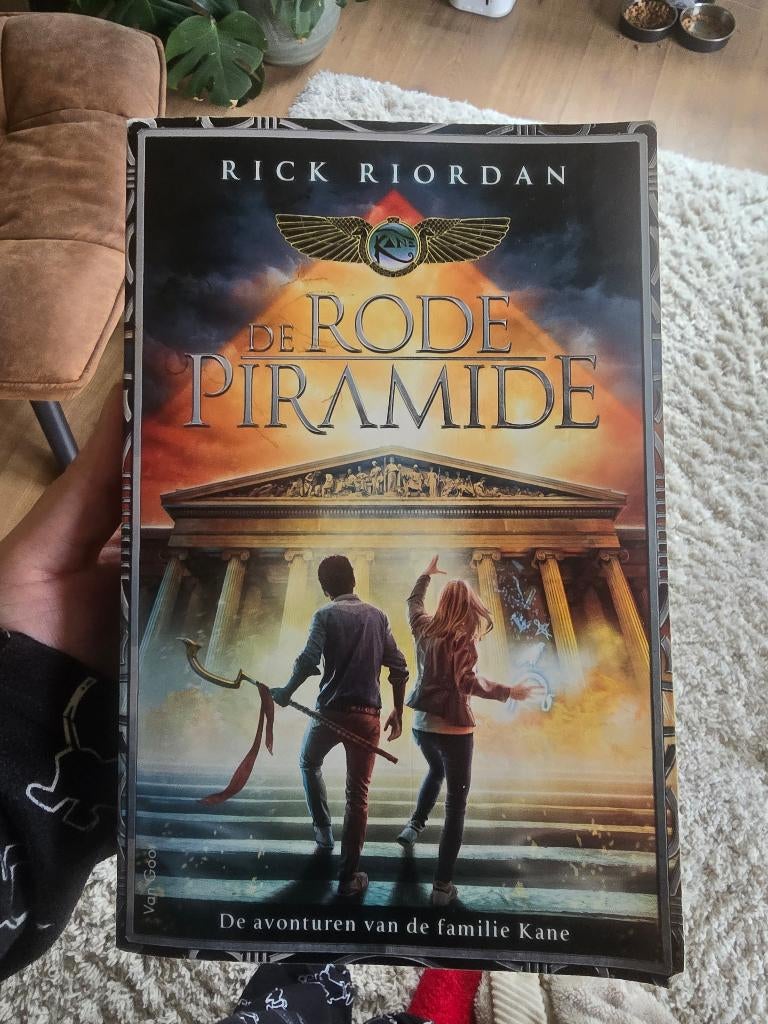 De rode pyramide - Rick Riordan, Boeken, Verzenden, Gelezen
