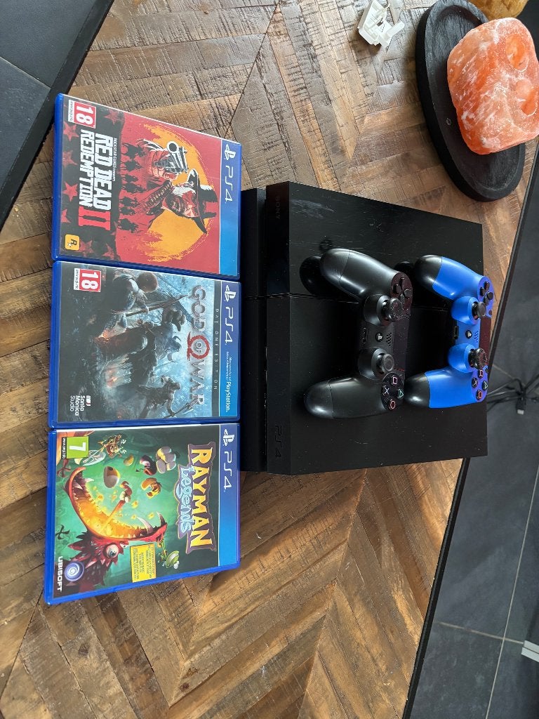 PS4 incl. controllers en spellen!, Spelcomputers en Games, Spelcomputers | Sony PlayStation 4, Gebruikt, Original, 500 GB, Met 2 controllers