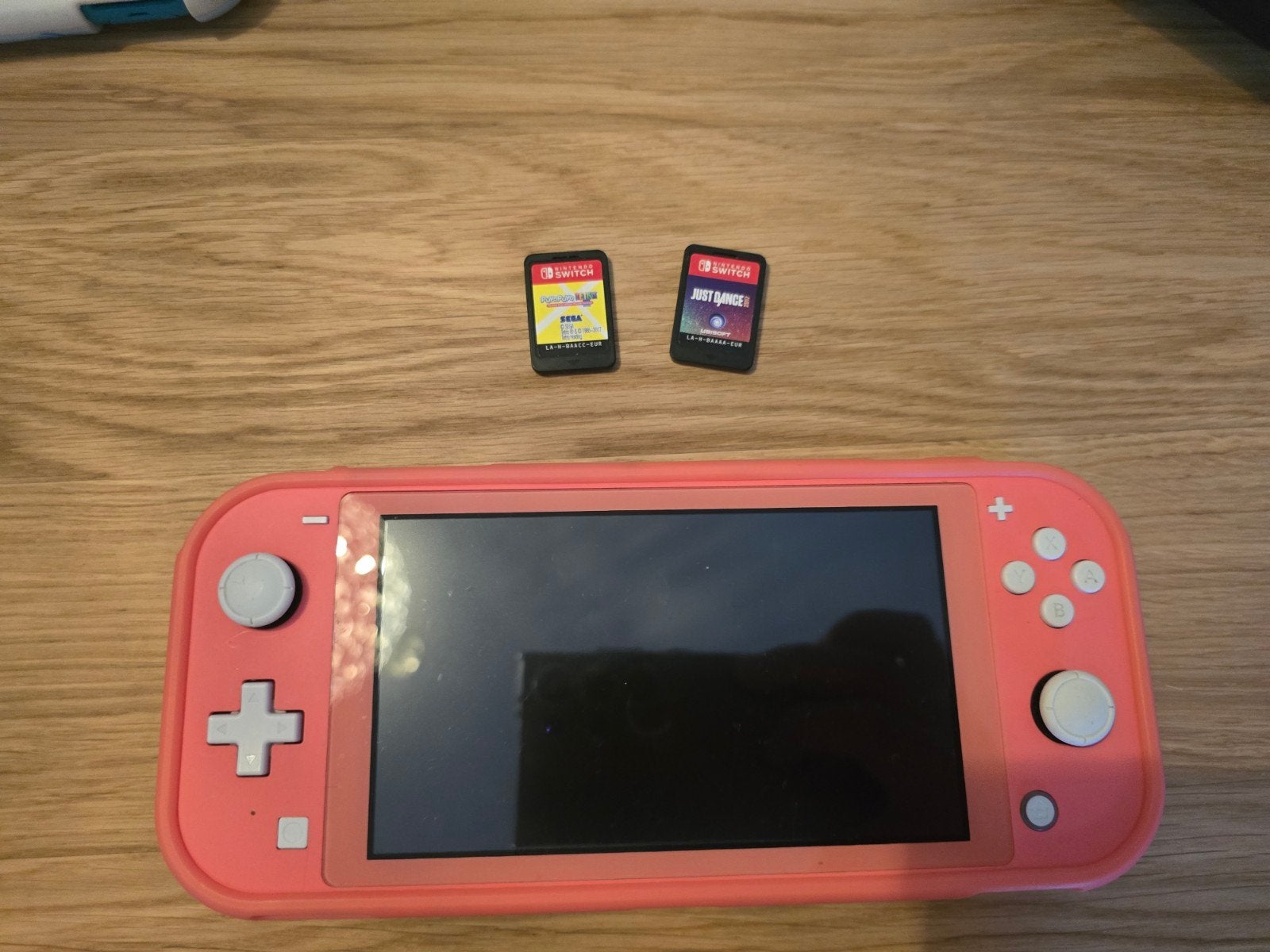 Nintendo Switch Lite Koraalrood met 2 spellen, Spelcomputers en Games, Spelcomputers | Nintendo Switch Lite, Ophalen of Verzenden