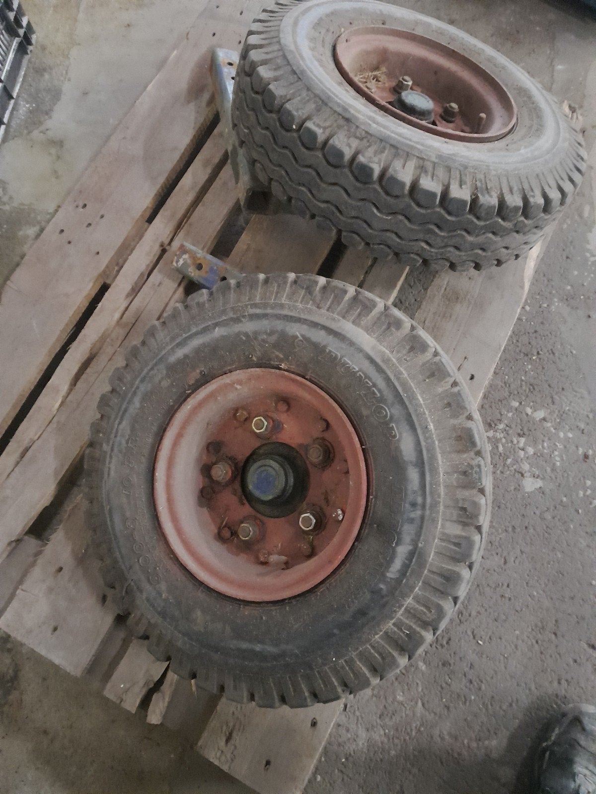4 stuks Band met velg en as 5.00x8, Ophalen, Gebruikt