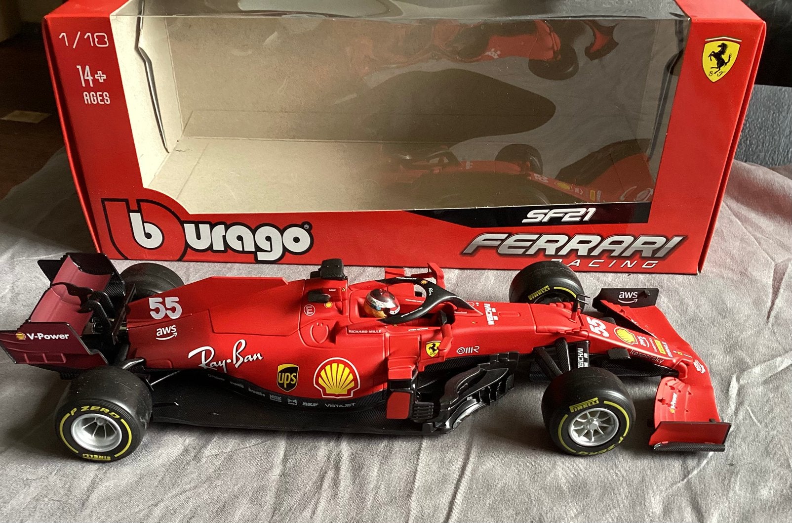 Ferrari SF21 Bburago Carlos Sainz F1, Hobby en Vrije tijd, Ophalen of Verzenden, Zo goed als nieuw, Auto, Bburago