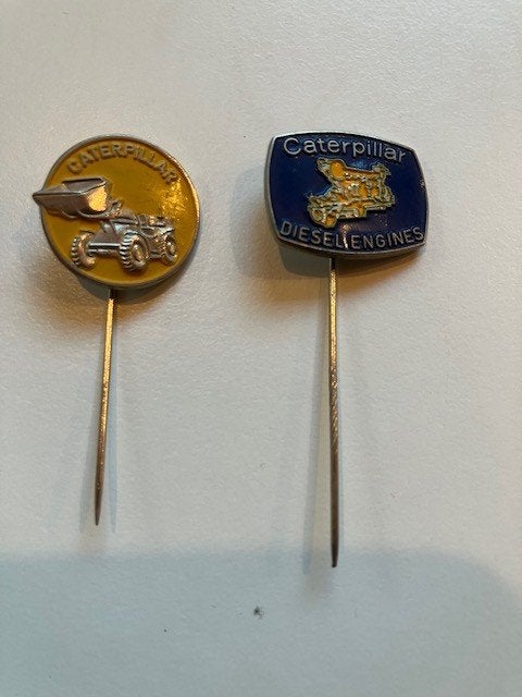 speldjes, pins Caterpillar, Ophalen of Verzenden, Zo goed als nieuw, Merk, Speldje of Pin