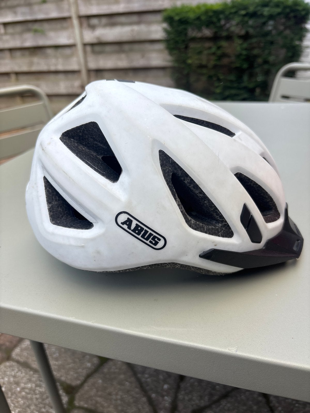 Gebruikte ABUS Urban-I 3.0 fietshelm - Wit, Fietsen en Brommers, Fietsaccessoires | Fietshelmen, Ophalen, Gebruikt, Heer of Dame