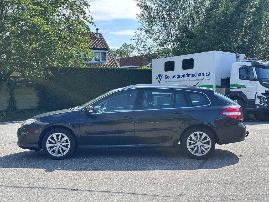 Renault Laguna Estate 2.0 16V Celsium Navigatie*Cruise*Trekh, Laguna, Gebruikt, 4 cilinders, Leder en Stof