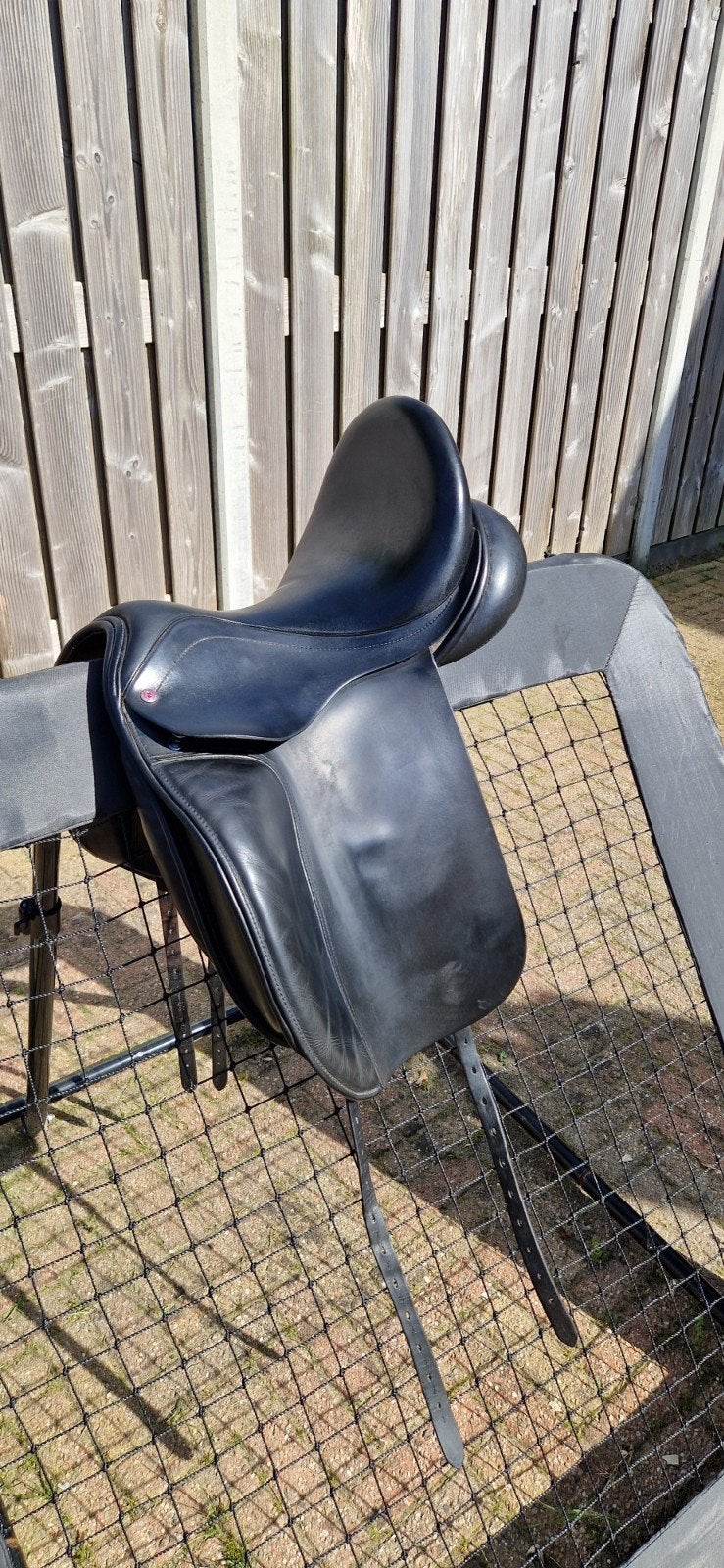Te Koop: Prachtig Schutte Zadel (17 inch), Dieren en Toebehoren, Dressuur, Overige merken, M (17 inch), Diepe zit