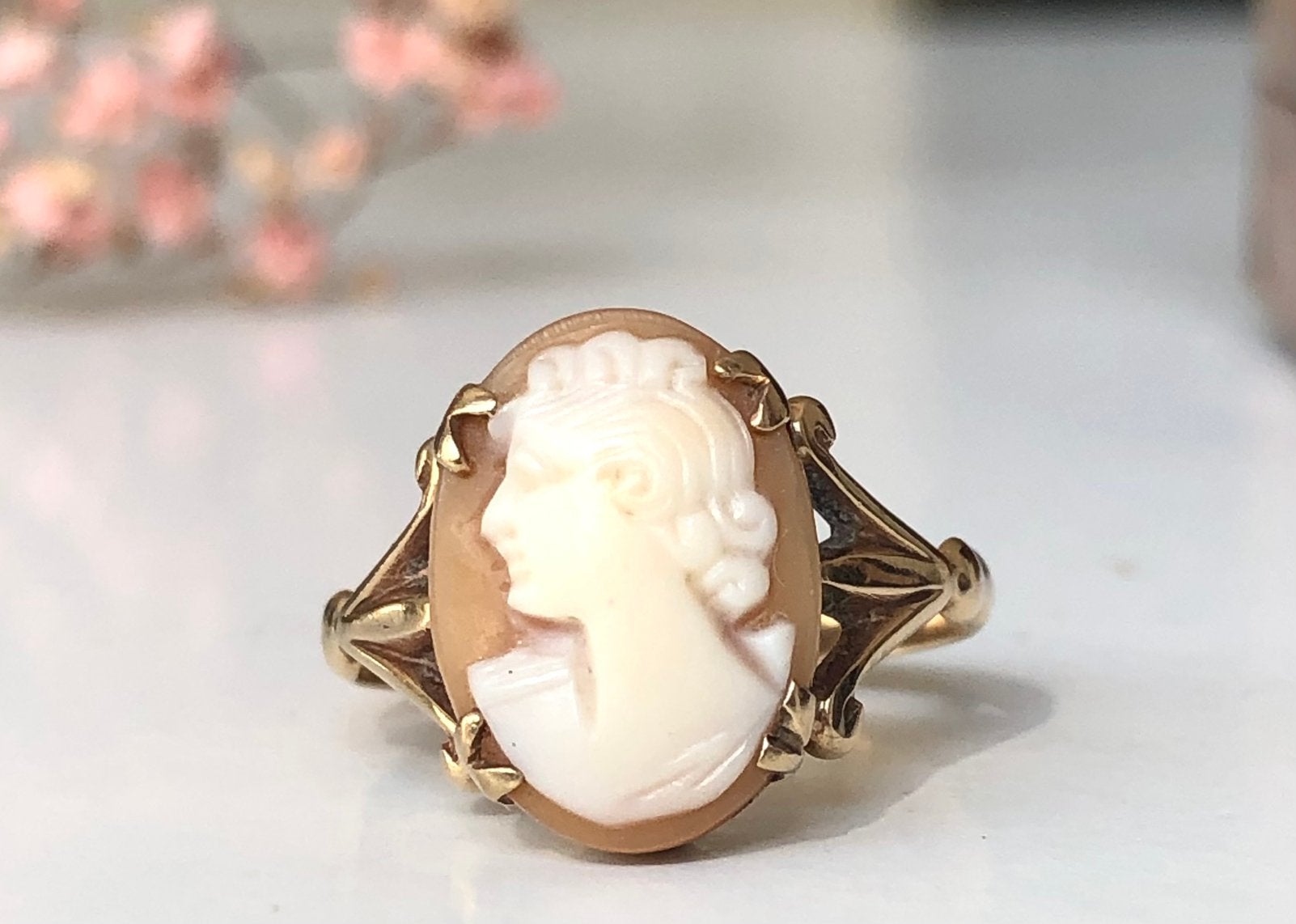 Vintage 9k gouden ring camee maat 17, Gebruikt, Bruin, Ophalen of Verzenden, 17 tot 18