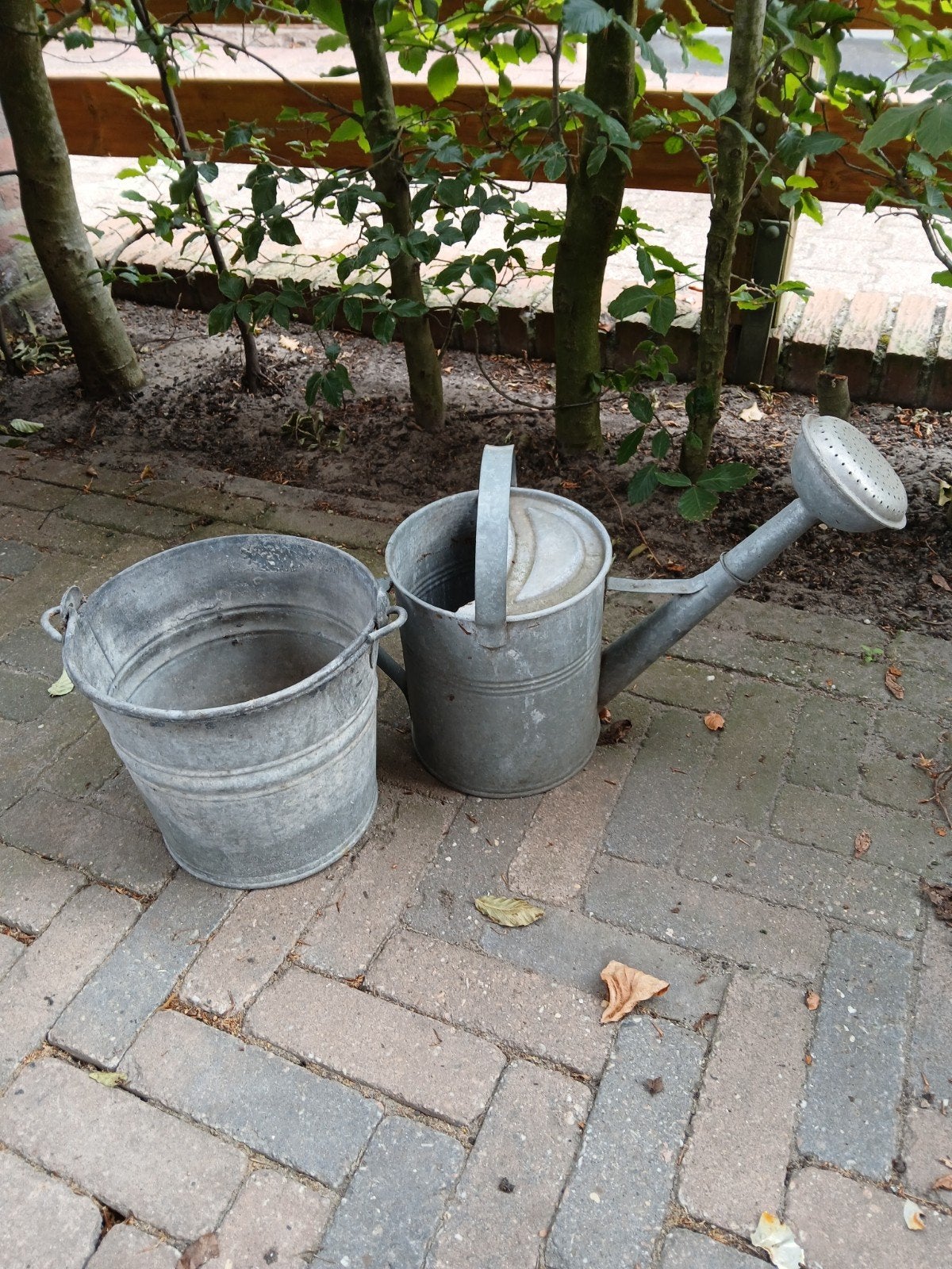 Zinken gieter en emmer, Tuin en Terras, Gieters, Ophalen of Verzenden, Gebruikt, Metaal