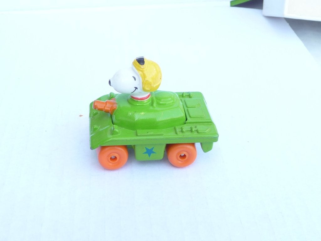3 STRIPFIG, 2 IN AUTO EN 1 IN BOOT ,CORGI MARJORETTE VINTAGE, Verzenden, Zo goed als nieuw, Auto, Corgi