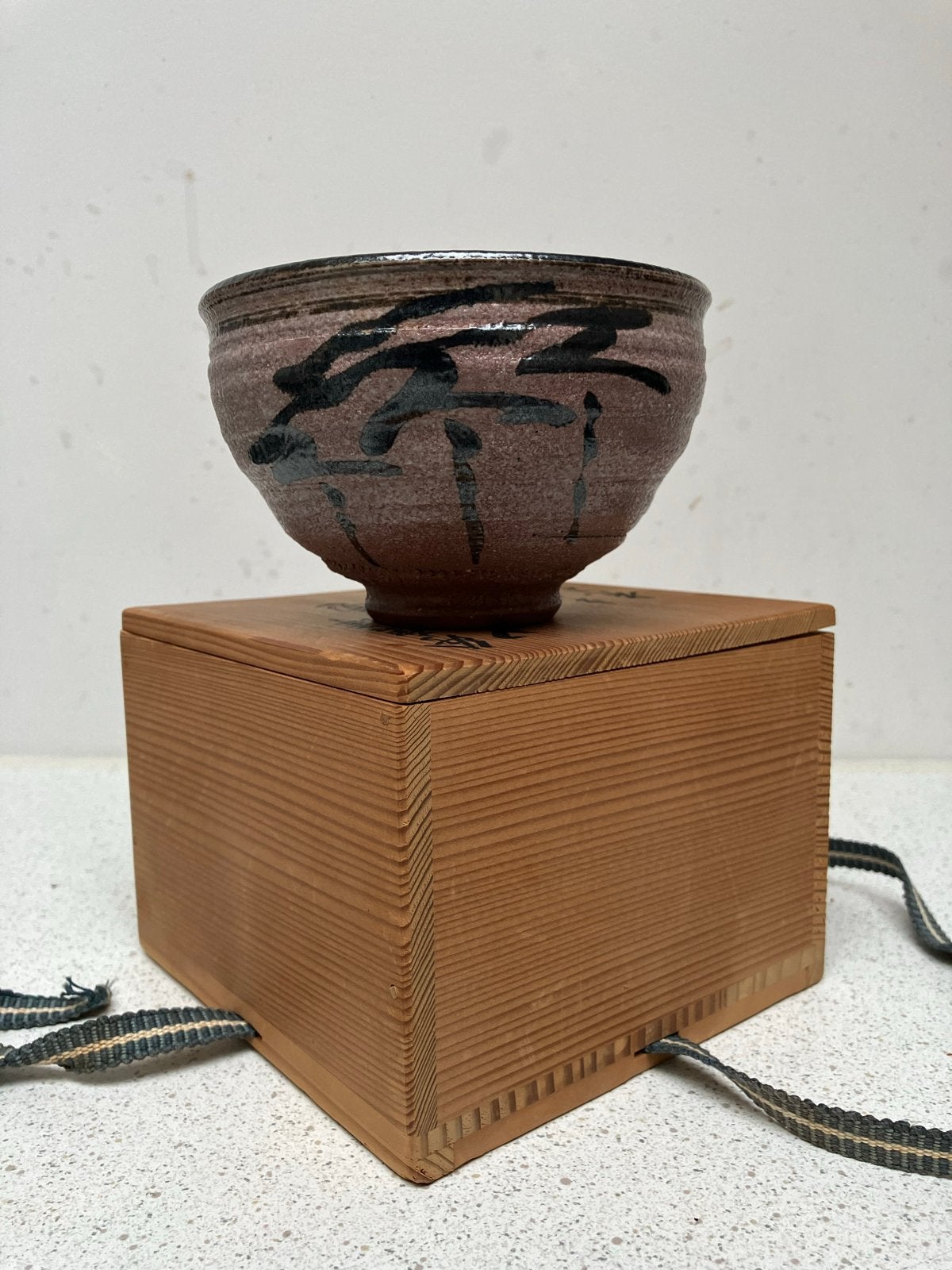 Schitterende Chawan in originele houten doos, Antiek en Kunst, Ophalen of Verzenden