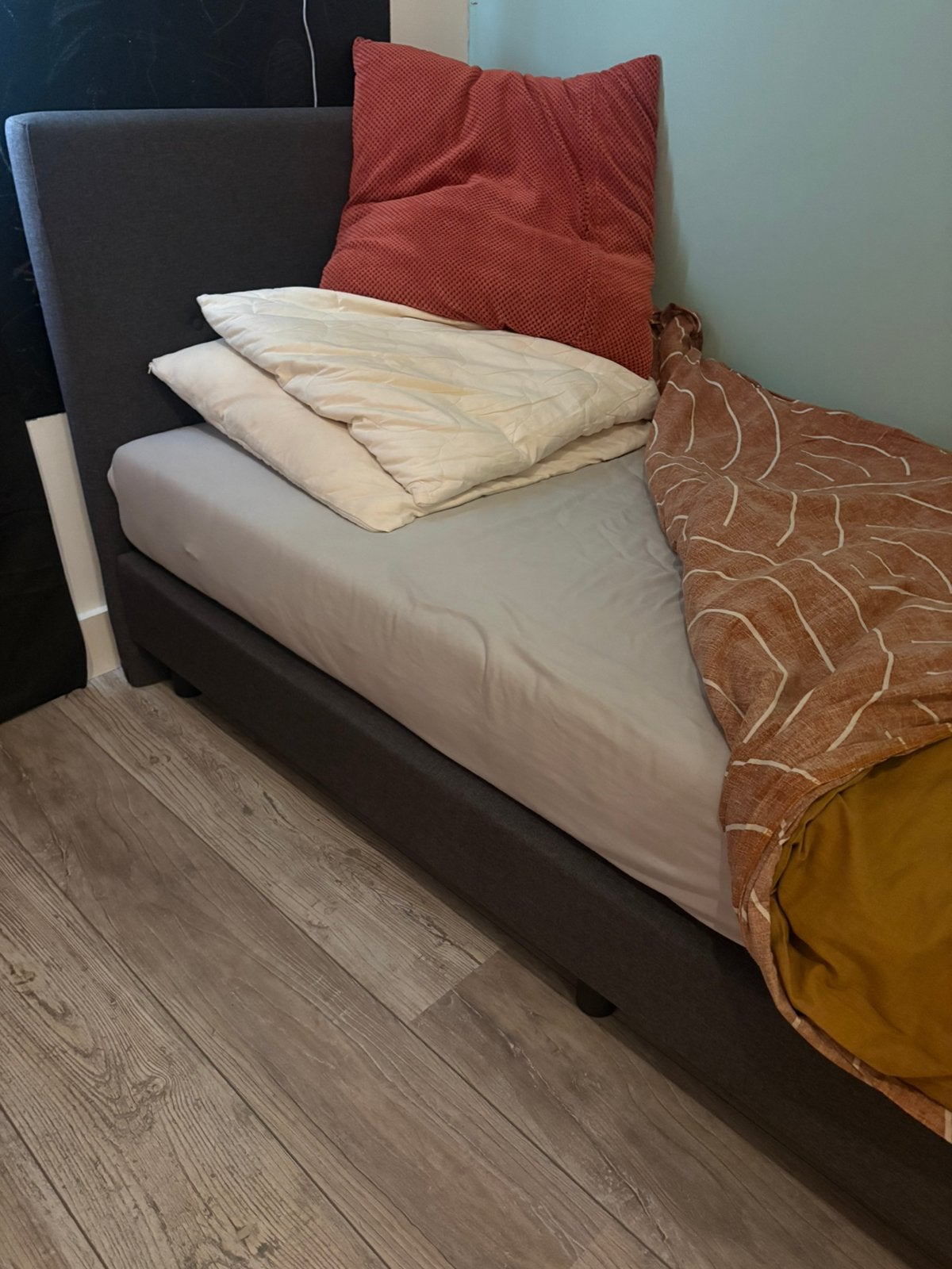 Boxspring 90X200 antraciet met hoofdbord en matras, Huis en Inrichting, Ophalen, Zo goed als nieuw, Eenpersoons, 90 cm