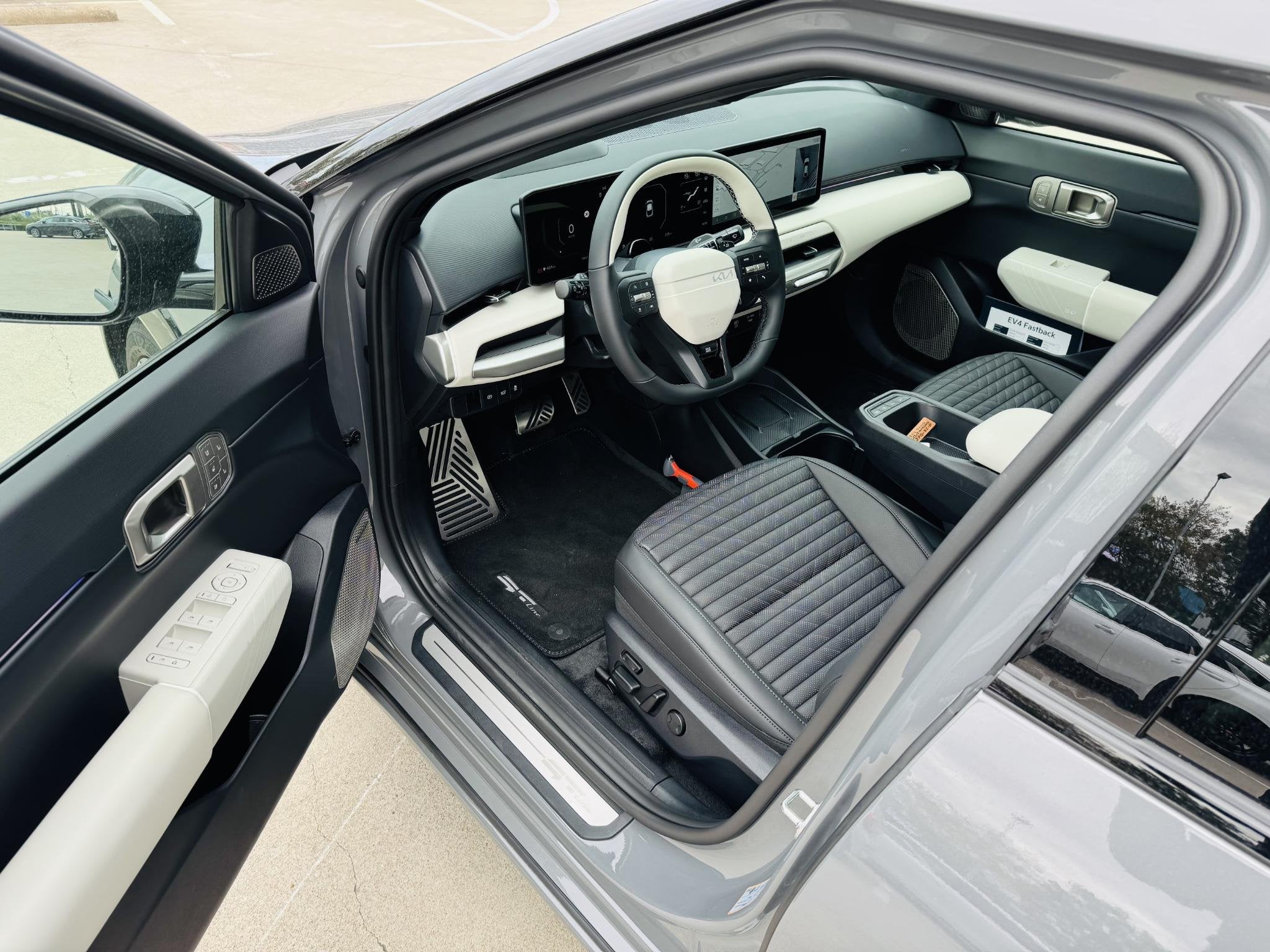 Kia EV4 GT-PlusLine 81.4 kWh Demo auto | kmstand kan iets va, Auto's, Kia, 81 kWh, Parkeerassistent, Origineel Nederlands, 584 km