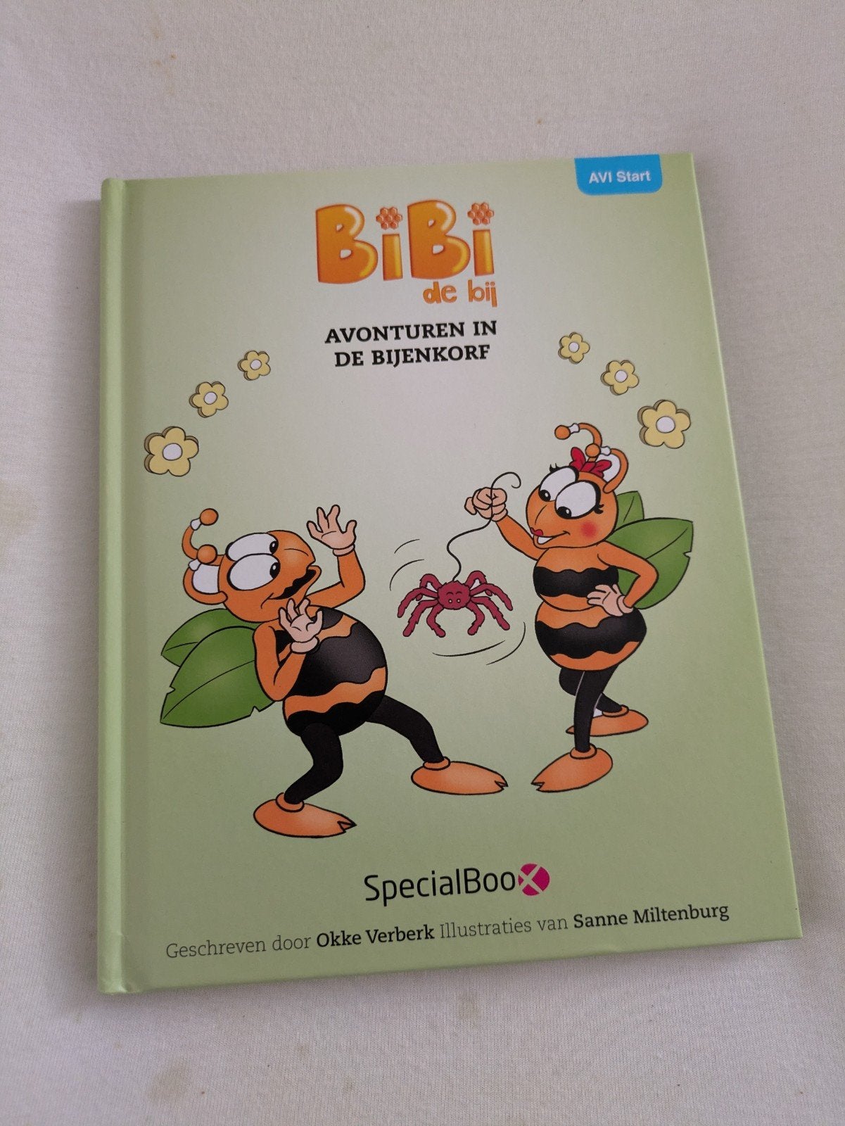 BiBi de Bij: Avonturen in de Bijenkorf (AVI Start), Ophalen of Verzenden, Zo goed als nieuw, Okke Verberk, Fictie algemeen