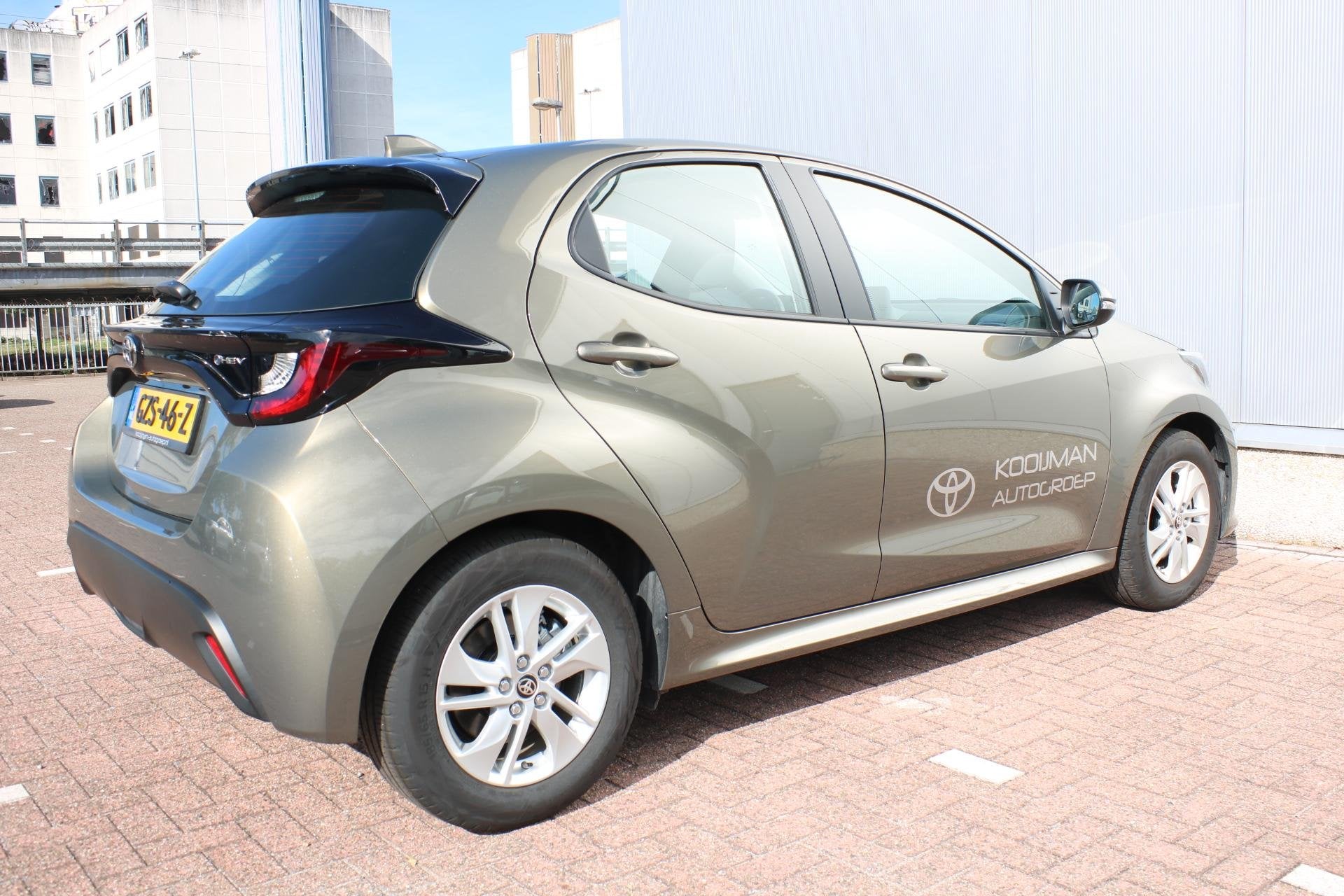 Toyota Yaris 1.5 Hybrid 115 Active / Automaat / Camera / L.M, Auto's, Dealer onderhouden, Gebruikt, Bedrijf, 26 km/l