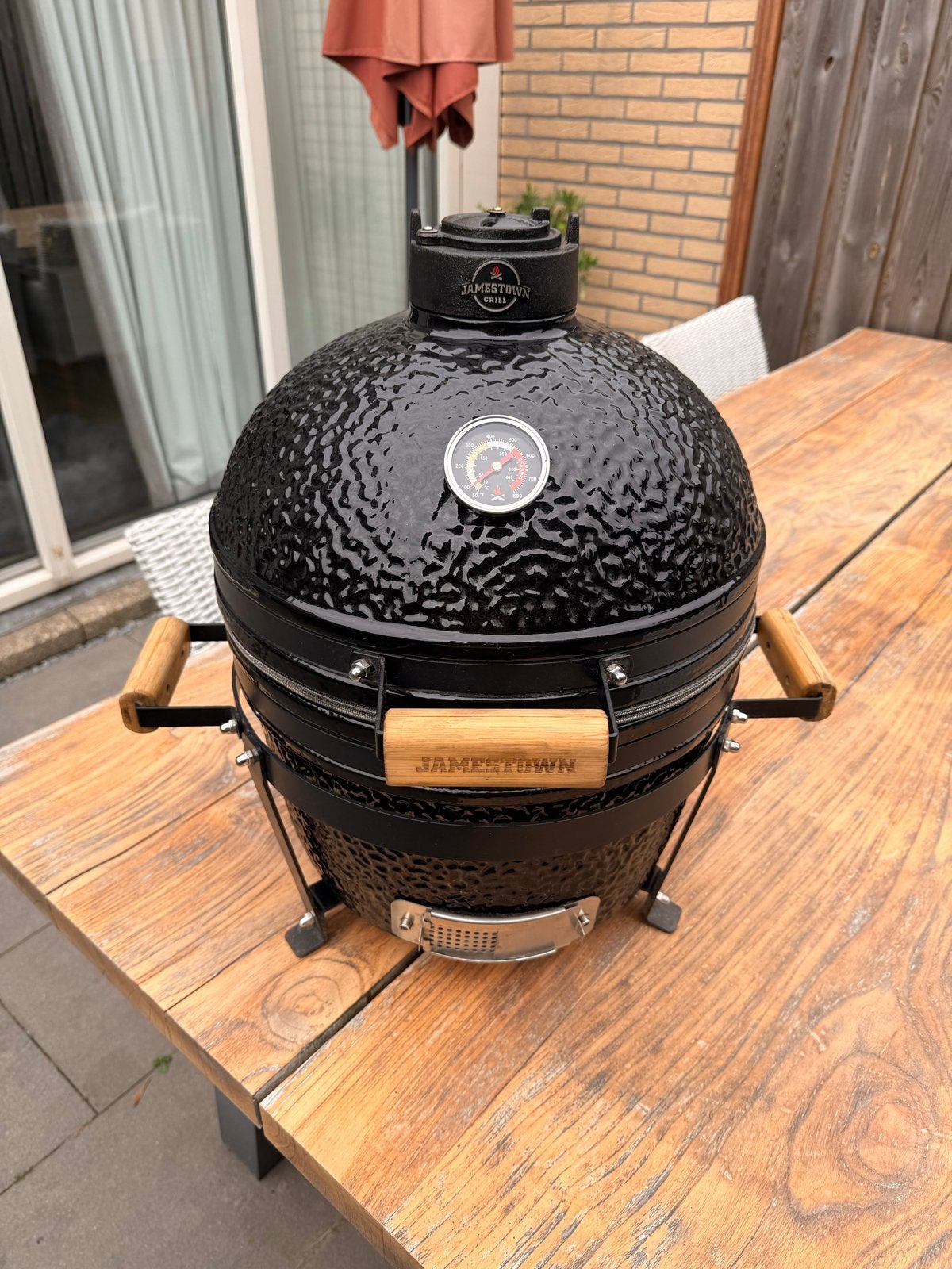 Jamestown Kamado BBQ - Compact en Compleet, Tuin en Terras, Houtskoolbarbecues, Ophalen, Gebruikt, Met accessoires