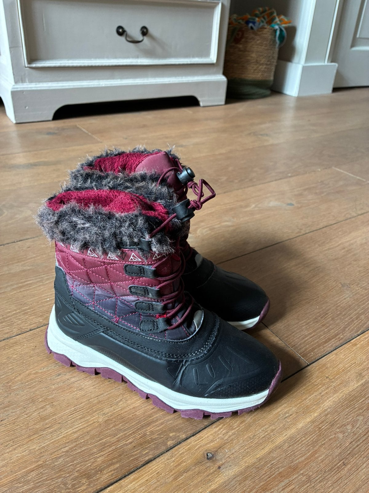 Hippe snowboots maat 32, Ophalen of Verzenden, Zo goed als nieuw, Laarzen