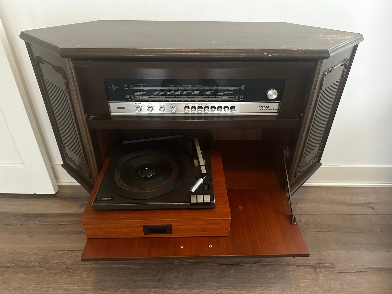 Vintage Philips platenspeler met radio in meubel, Ophalen of Verzenden, Gebruikt, Platenspeler, Philips